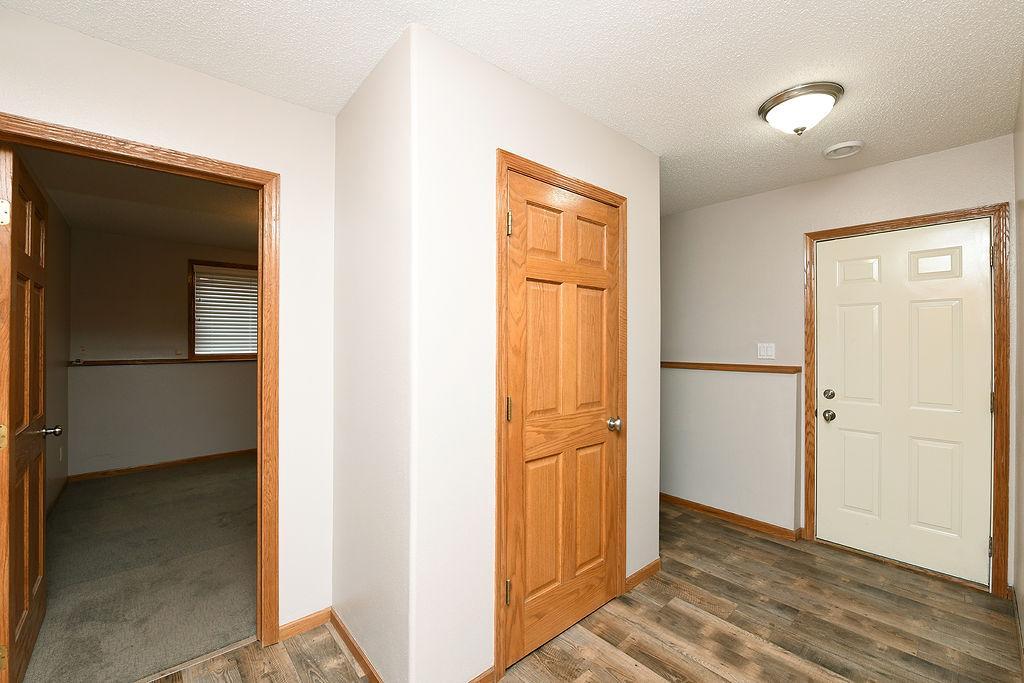 2002 single family home for sale at 8018 Aquarius Drive in Fargo, ND — 5 bed, 3 bath (photo 33 of 38)