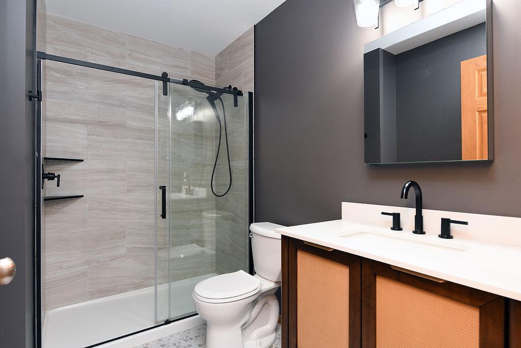 2002 single family home for sale at 8018 Aquarius Drive in Fargo, ND — 5 bed, 3 bath (photo 34 of 38)