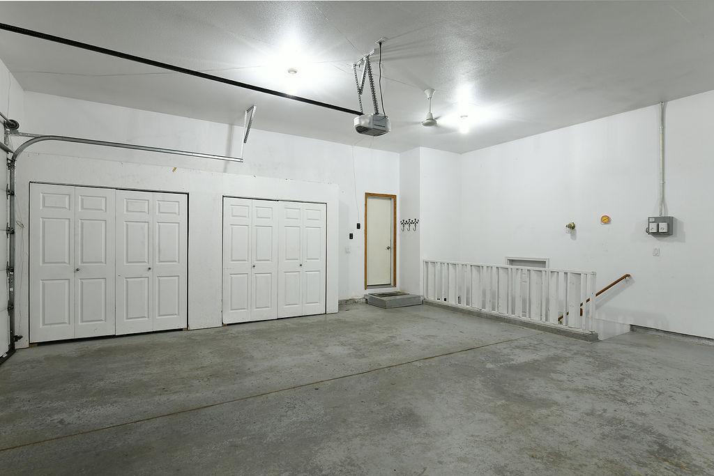 2002 single family home for sale at 8018 Aquarius Drive in Fargo, ND — 5 bed, 3 bath (photo 36 of 38)