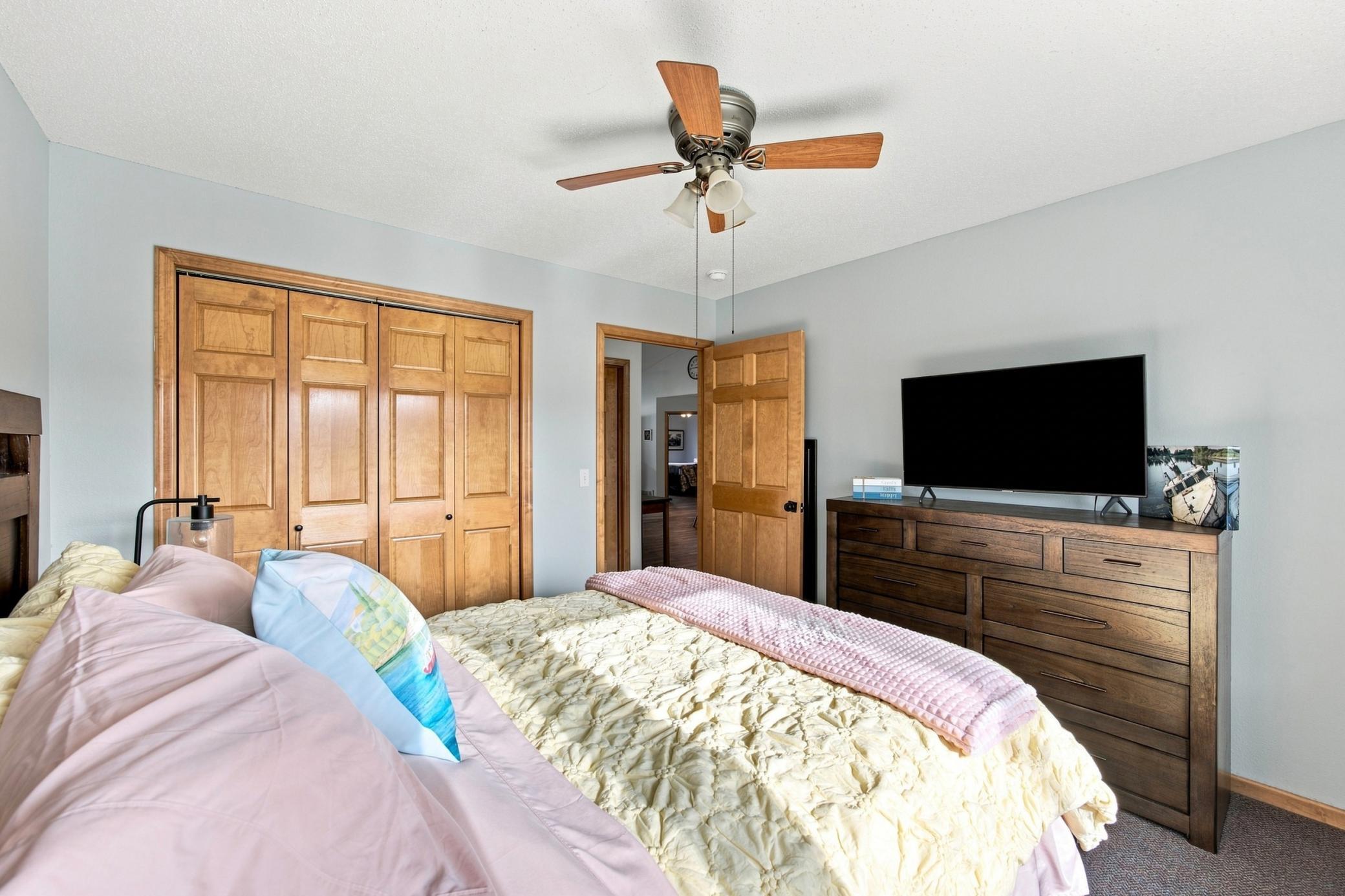 2000 twin home for sale at 1815 Bridgeview Boulevard in Detroit Lakes, MN — 2 bed, 2 bath (photo 18 of 34)