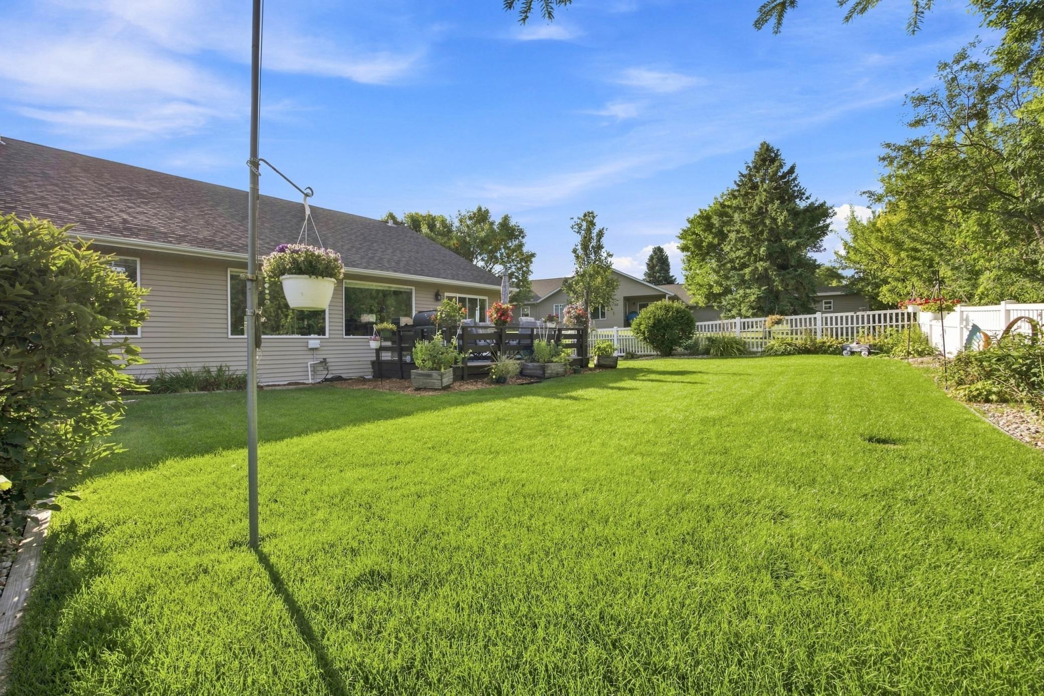 2000 twin home for sale at 1815 Bridgeview Boulevard in Detroit Lakes, MN — 2 bed, 2 bath (photo 24 of 34)
