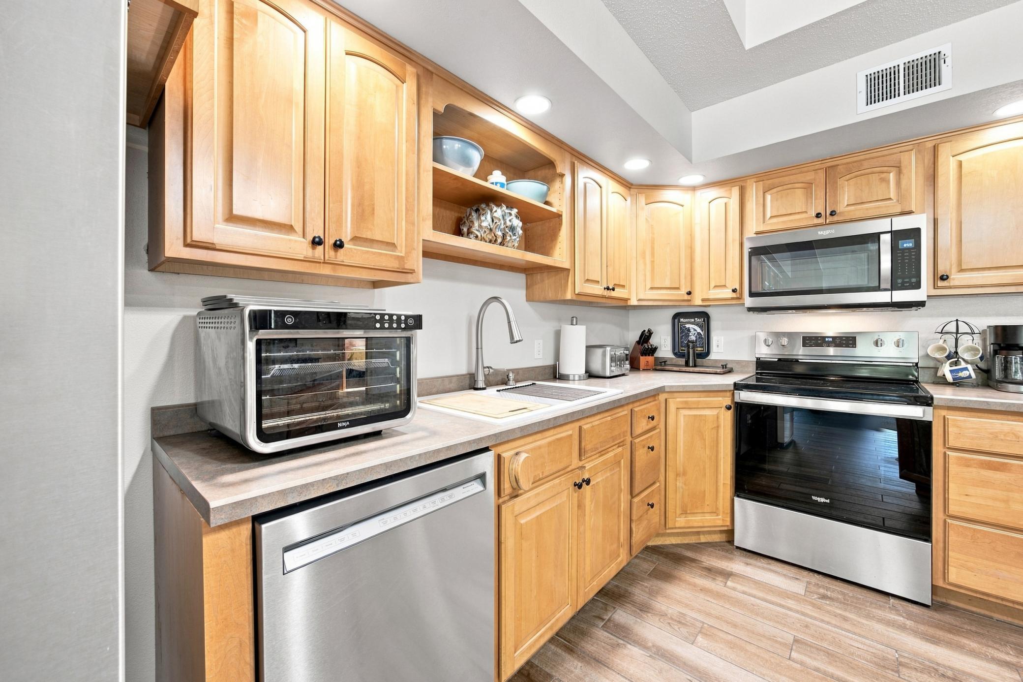2000 twin home for sale at 1815 Bridgeview Boulevard in Detroit Lakes, MN — 2 bed, 2 bath (photo 4 of 34)