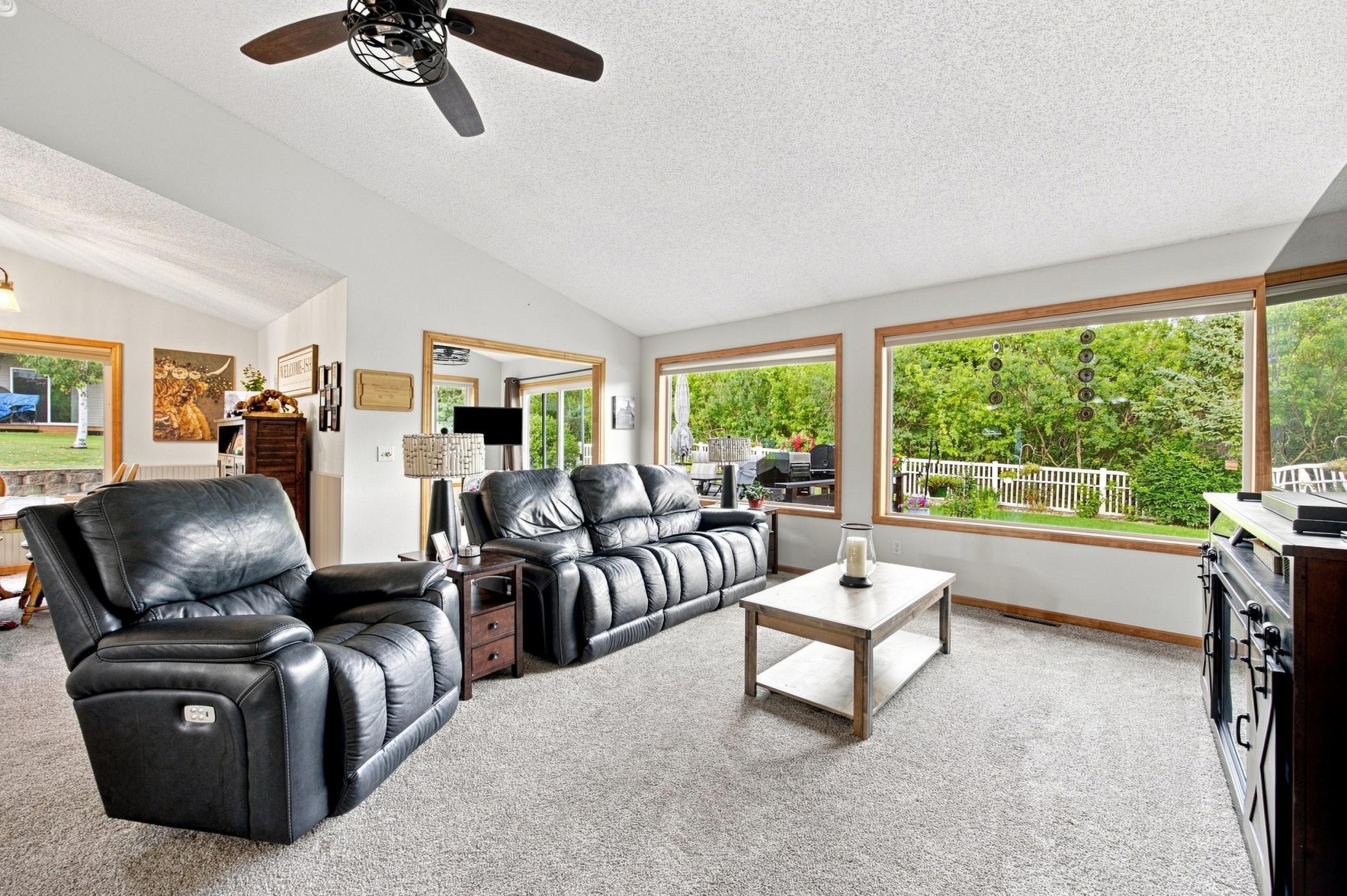 2000 twin home for sale at 1815 Bridgeview Boulevard in Detroit Lakes, MN — 2 bed, 2 bath (photo 8 of 34)
