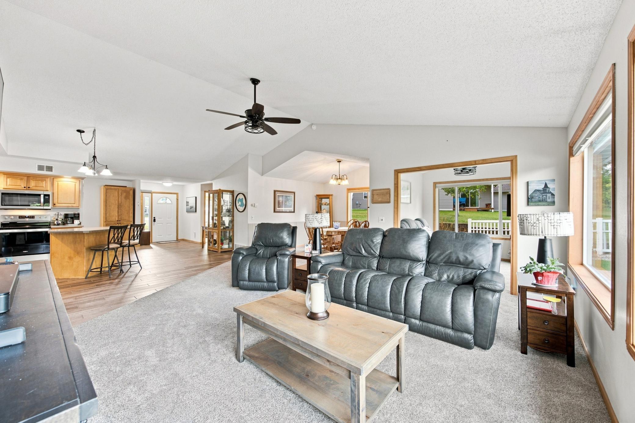 2000 twin home for sale at 1815 Bridgeview Boulevard in Detroit Lakes, MN — 2 bed, 2 bath (photo 9 of 34)