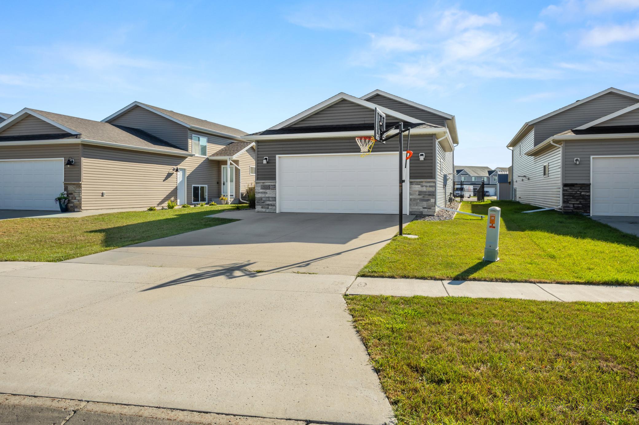 2016 single family home for sale at 2133 10th Street W in West Fargo, ND — 3 bed, 2 bath (photo 2 of 13)