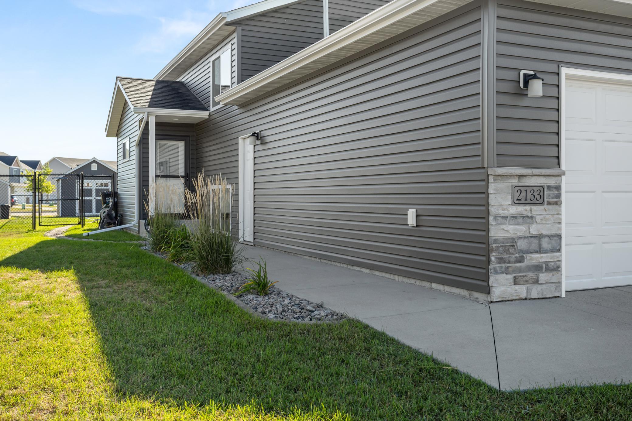2016 single family home for sale at 2133 10th Street W in West Fargo, ND — 3 bed, 2 bath (photo 3 of 13)