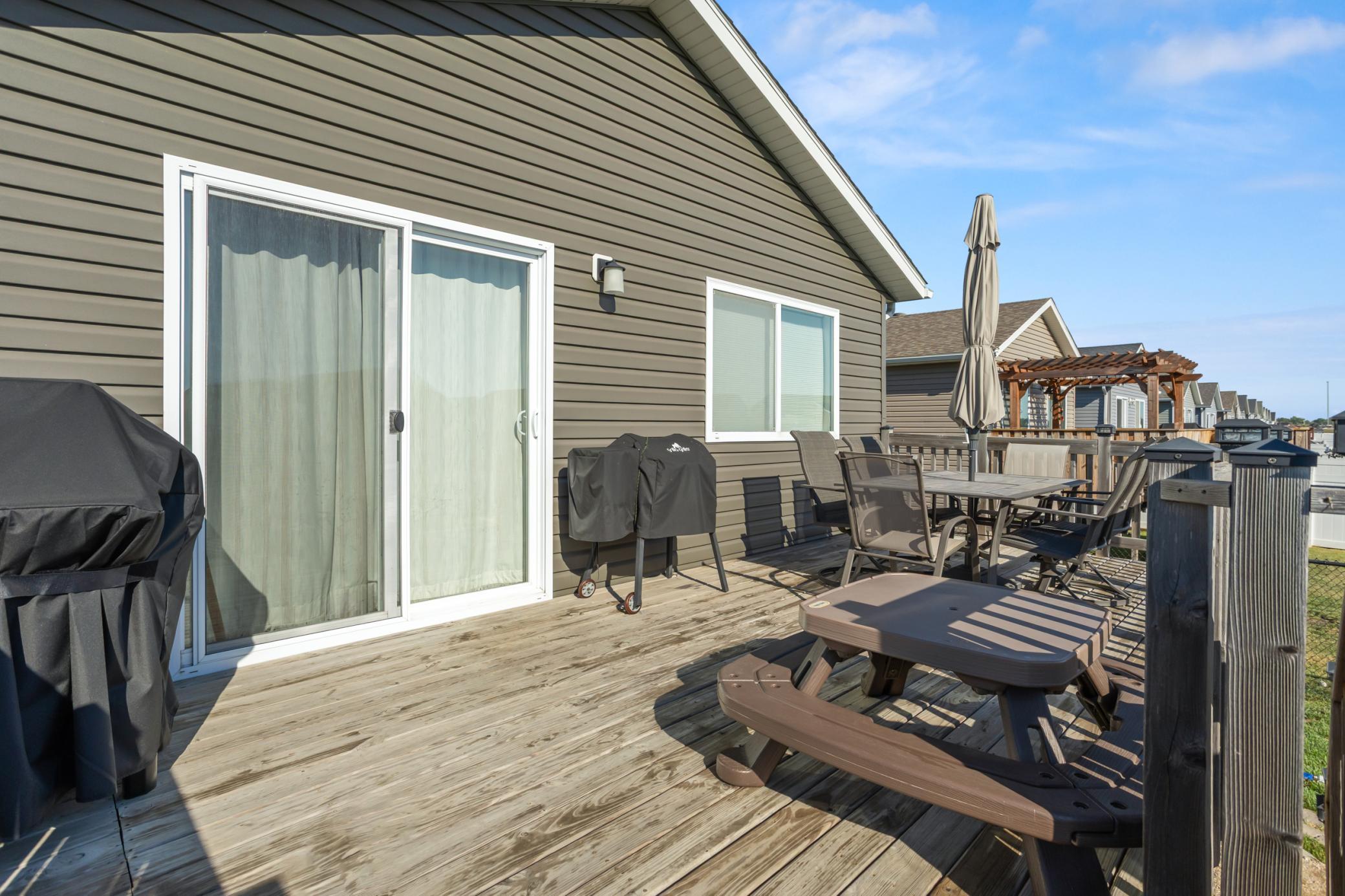 2016 single family home for sale at 2133 10th Street W in West Fargo, ND — 3 bed, 2 bath (photo 5 of 13)
