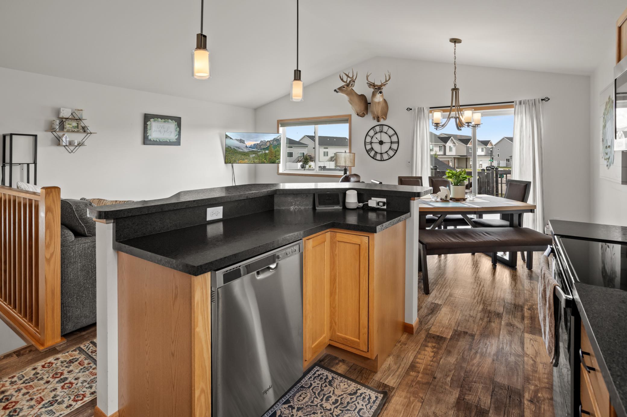 2016 single family home for sale at 2133 10th Street W in West Fargo, ND — 3 bed, 2 bath (photo 19 of 43)