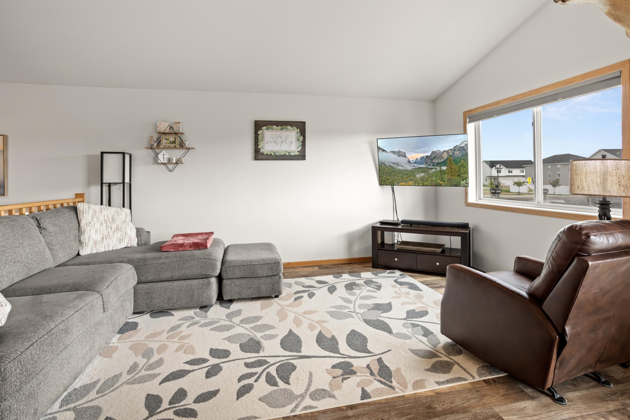 2016 single family home for sale at 2133 10th Street W in West Fargo, ND — 3 bed, 2 bath (photo 21 of 43)