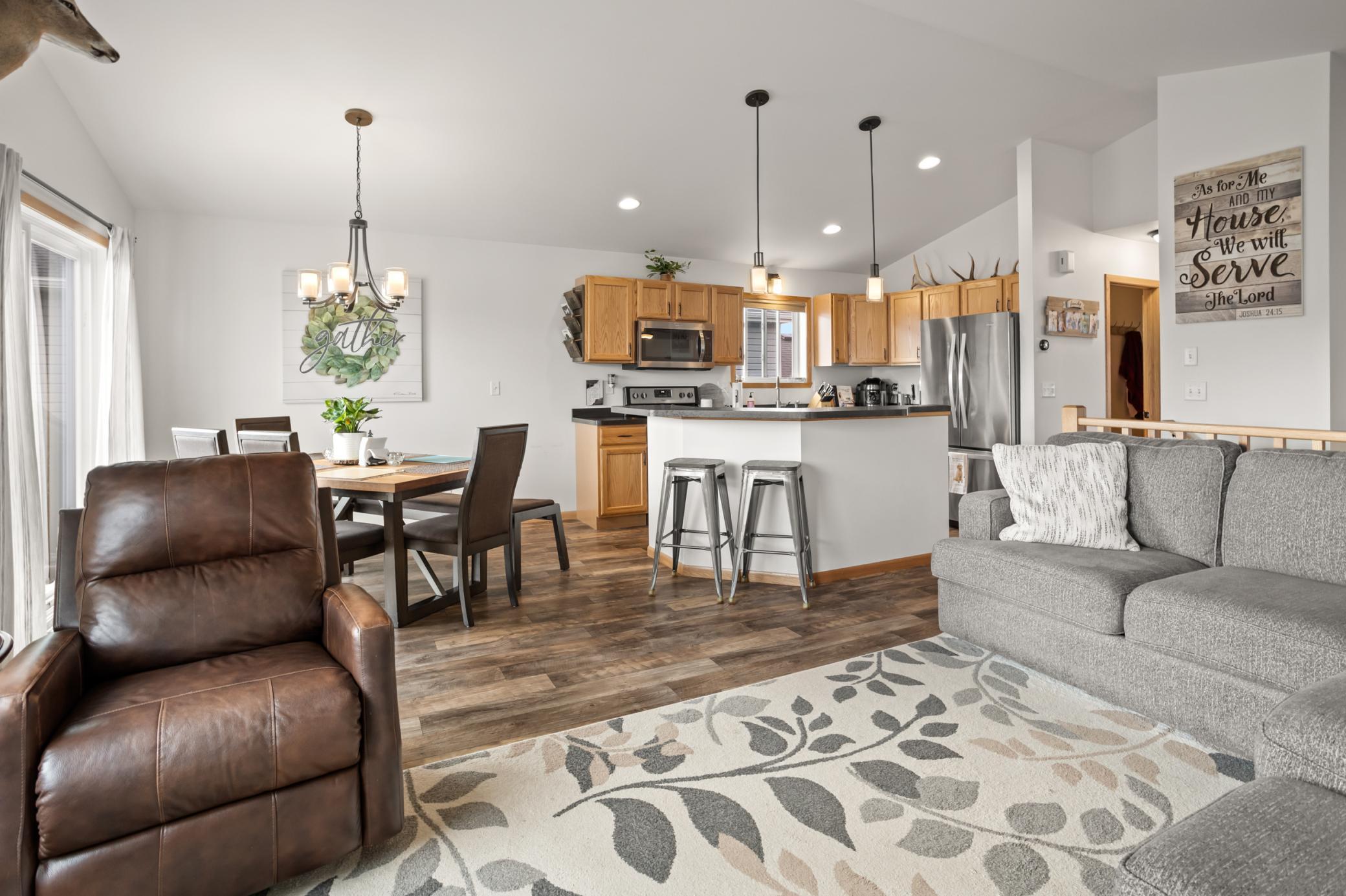 2016 single family home for sale at 2133 10th Street W in West Fargo, ND — 3 bed, 2 bath (photo 22 of 43)