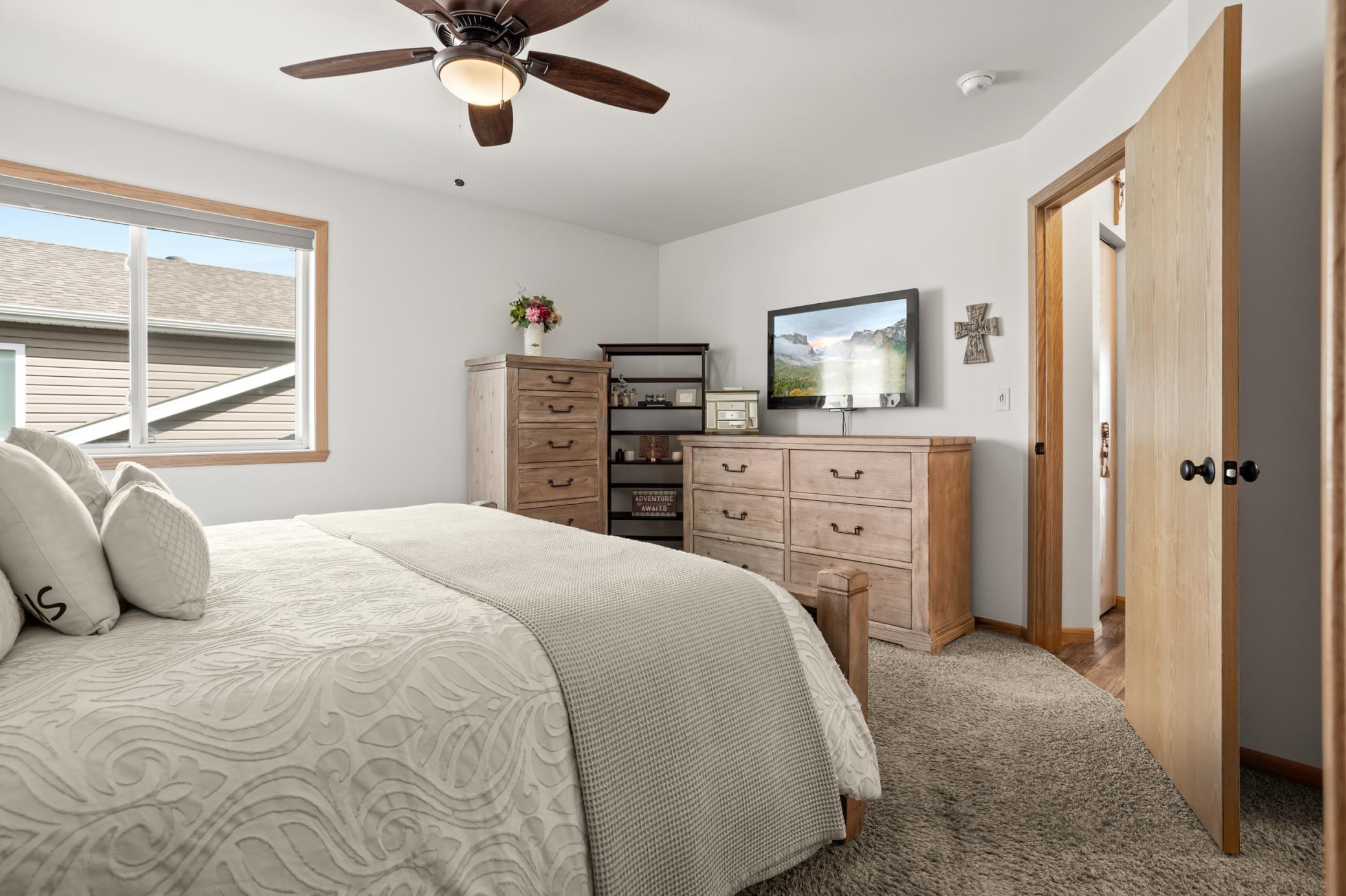 2016 single family home for sale at 2133 10th Street W in West Fargo, ND — 3 bed, 2 bath (photo 27 of 43)