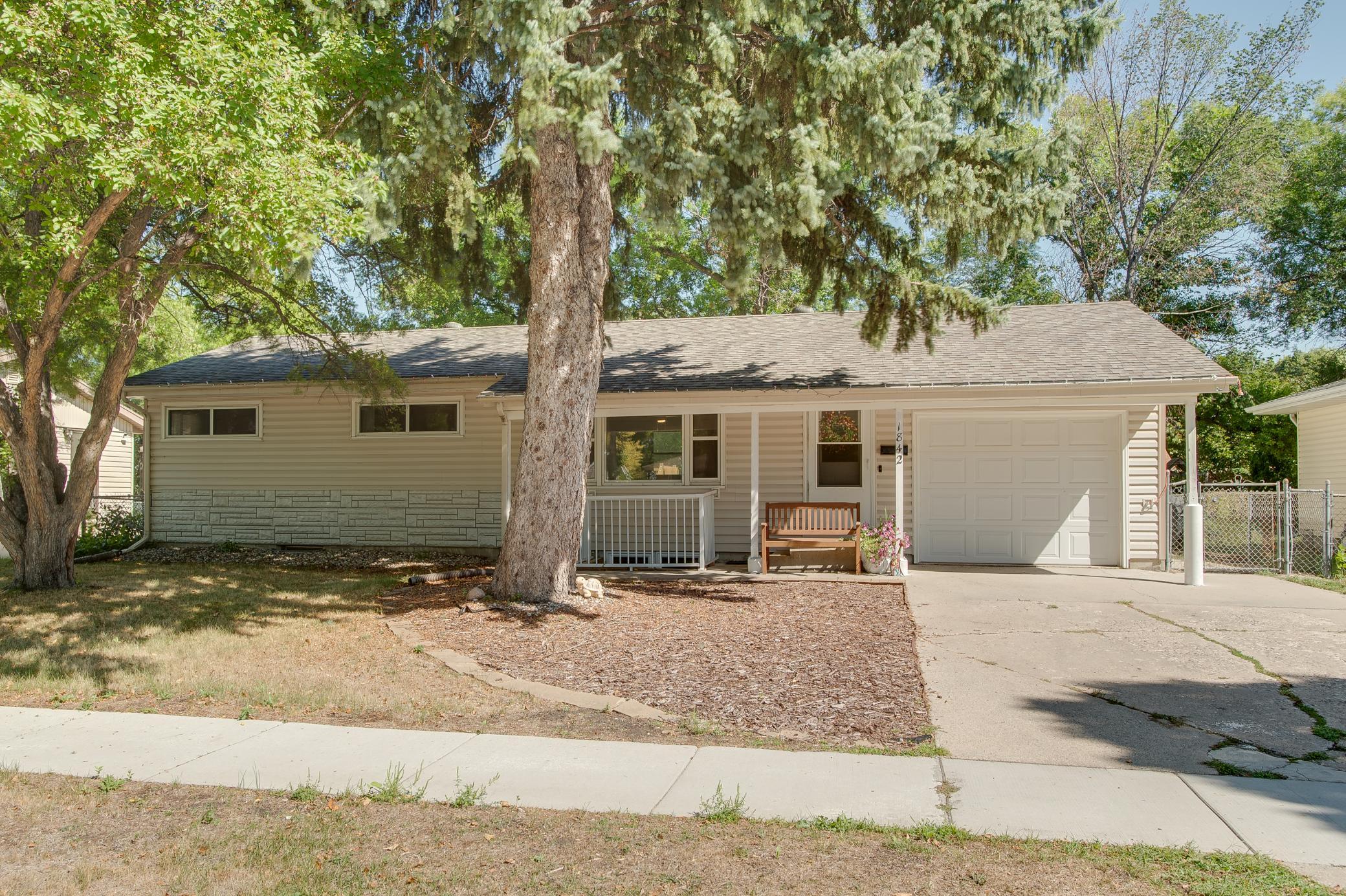 1961 single family home for sale at 1842 15th Street S in Fargo, ND — 3 bed, 2 bath (photo 2 of 45)