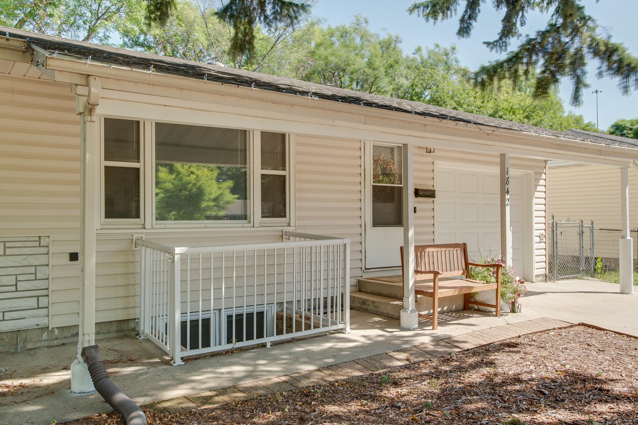 1961 single family home for sale at 1842 15th Street S in Fargo, ND — 3 bed, 2 bath (photo 4 of 45)