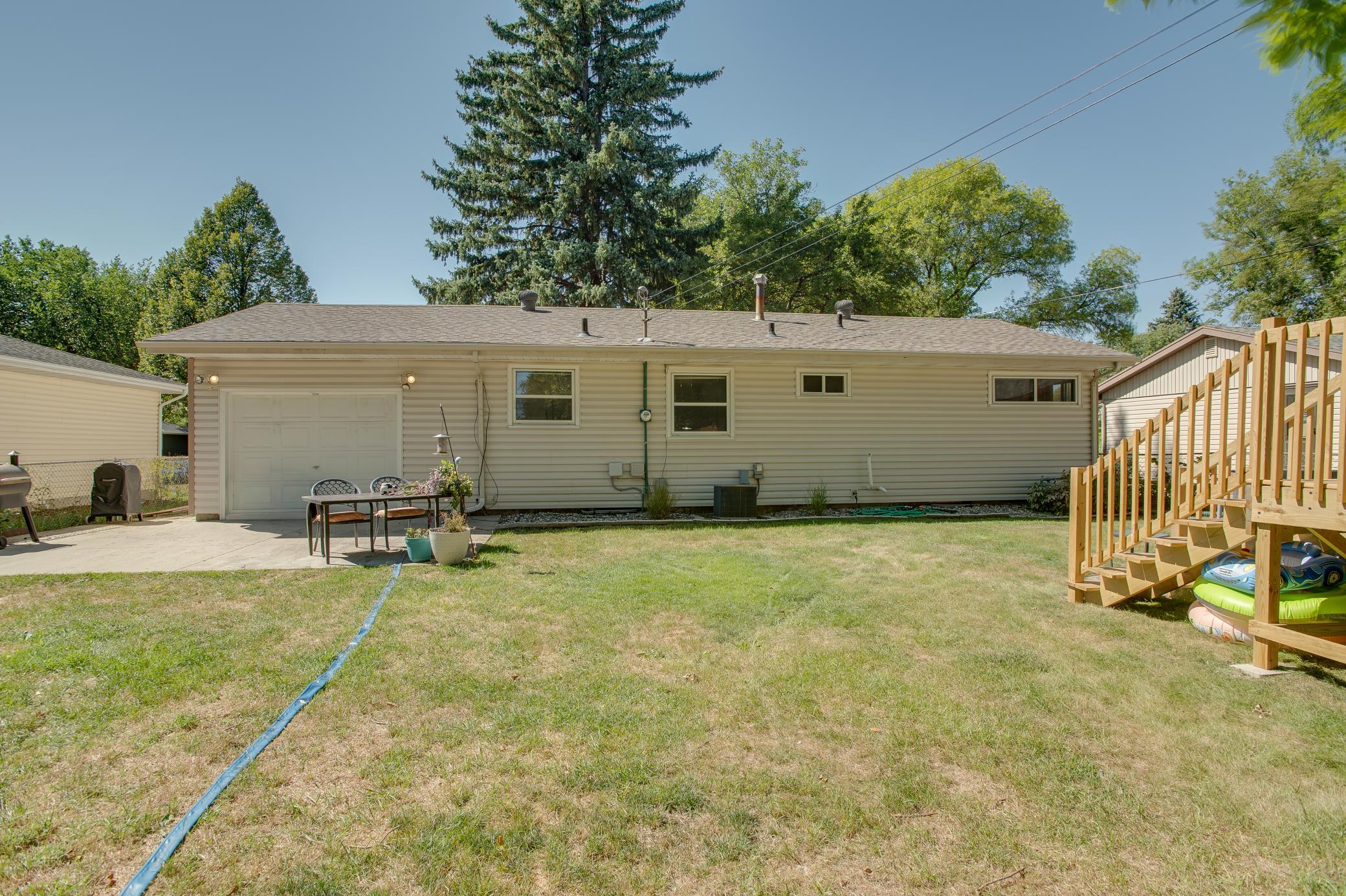 1961 single family home for sale at 1842 15th Street S in Fargo, ND — 3 bed, 2 bath (photo 38 of 45)