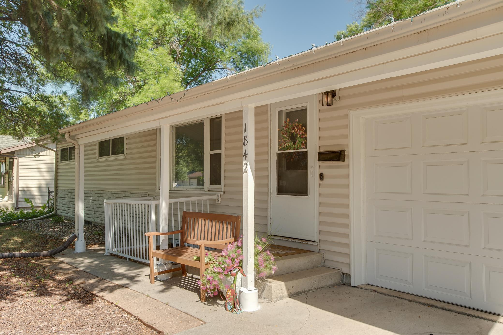 1961 single family home for sale at 1842 15th Street S in Fargo, ND — 3 bed, 2 bath (photo 5 of 45)