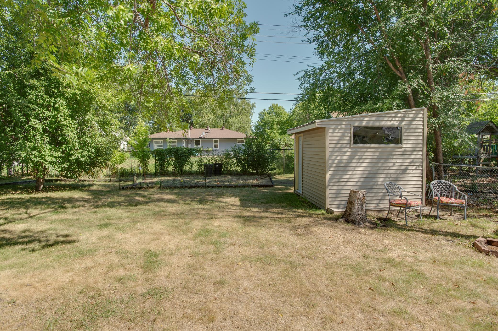 1961 single family home for sale at 1842 15th Street S in Fargo, ND — 3 bed, 2 bath (photo 43 of 45)