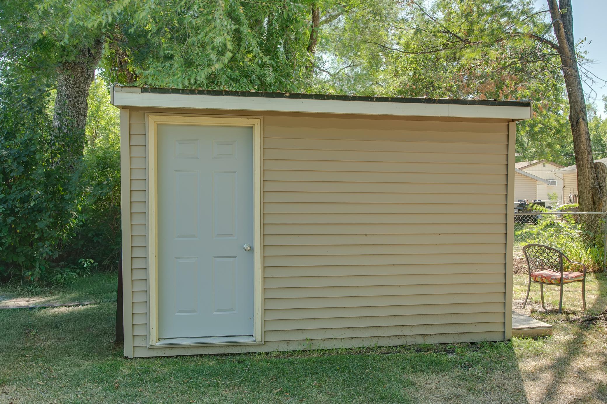 1961 single family home for sale at 1842 15th Street S in Fargo, ND — 3 bed, 2 bath (photo 44 of 45)
