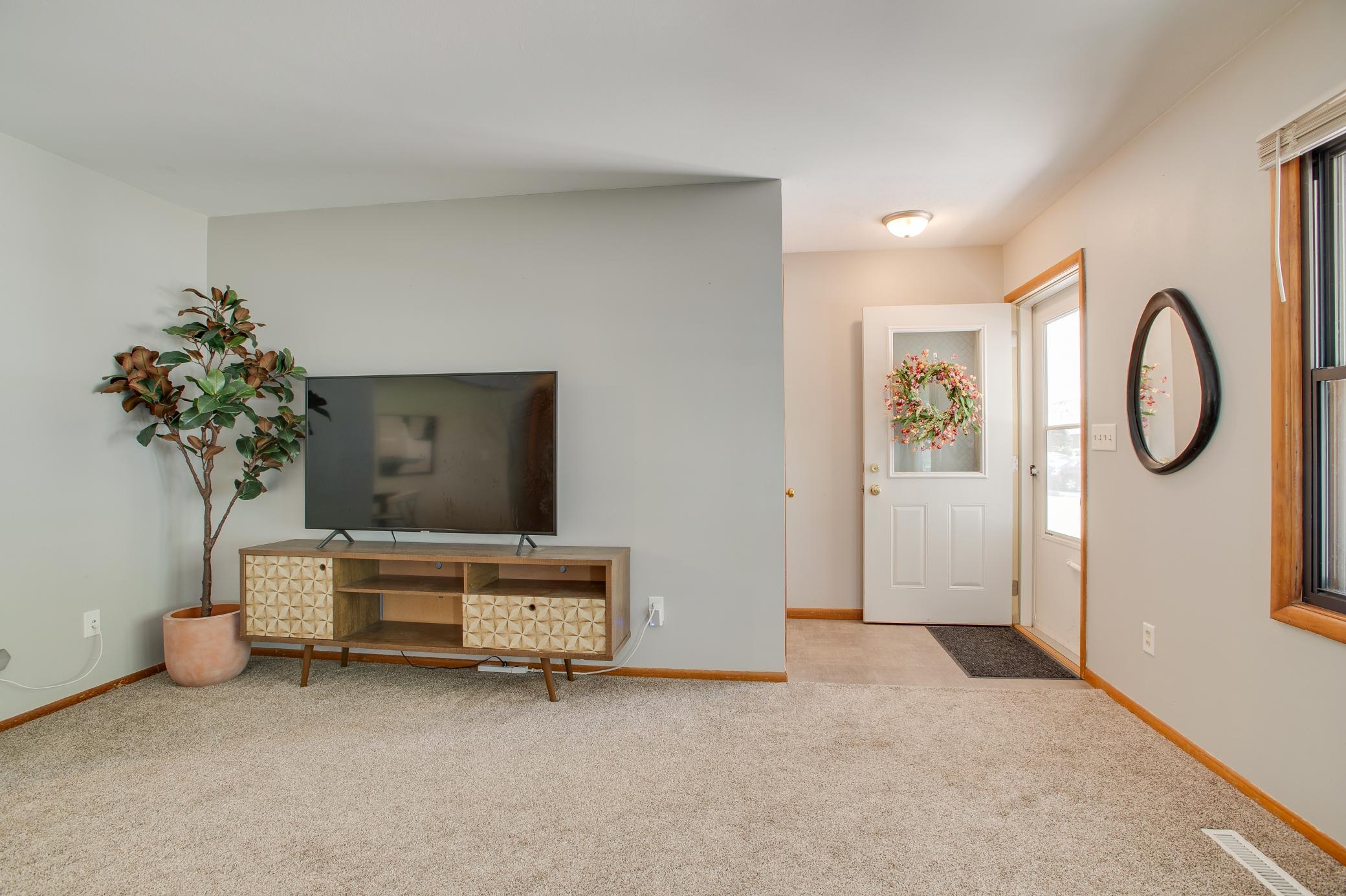 1961 single family home for sale at 1842 15th Street S in Fargo, ND — 3 bed, 2 bath (photo 9 of 45)