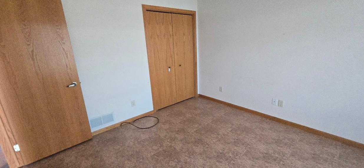 2002 townhouse for sale at 211 W Lake Street in Parkers Prairie, MN — 3 bed, 3 bath (photo 22 of 27)