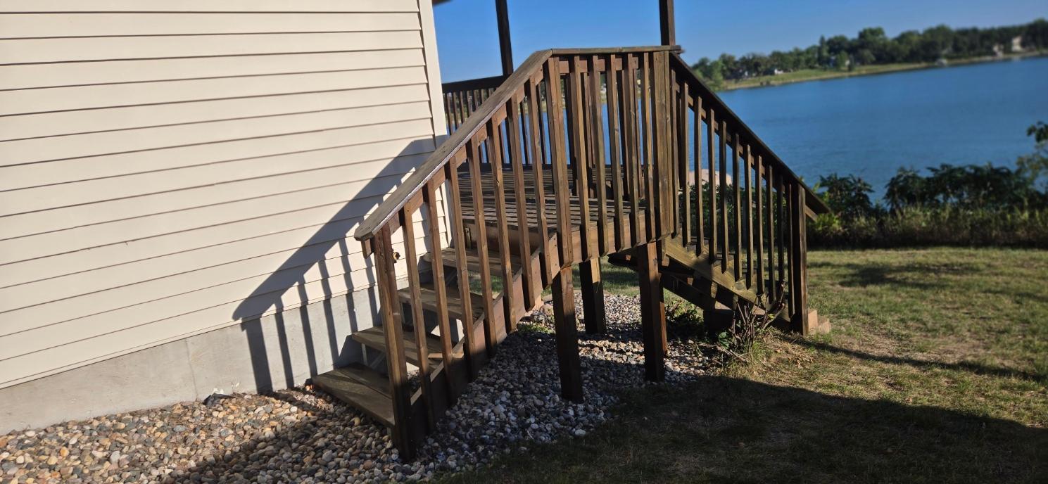 2002 townhouse for sale at 211 W Lake Street in Parkers Prairie, MN — 3 bed, 3 bath (photo 4 of 27)
