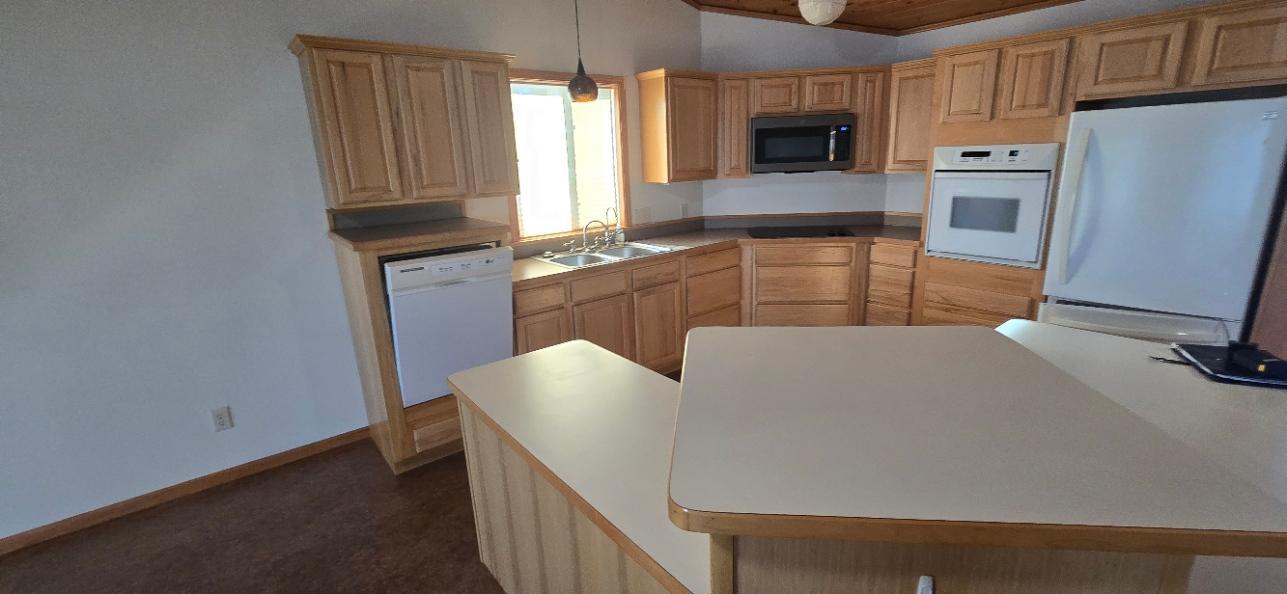 2002 townhouse for sale at 211 W Lake Street in Parkers Prairie, MN — 3 bed, 3 bath (photo 10 of 27)
