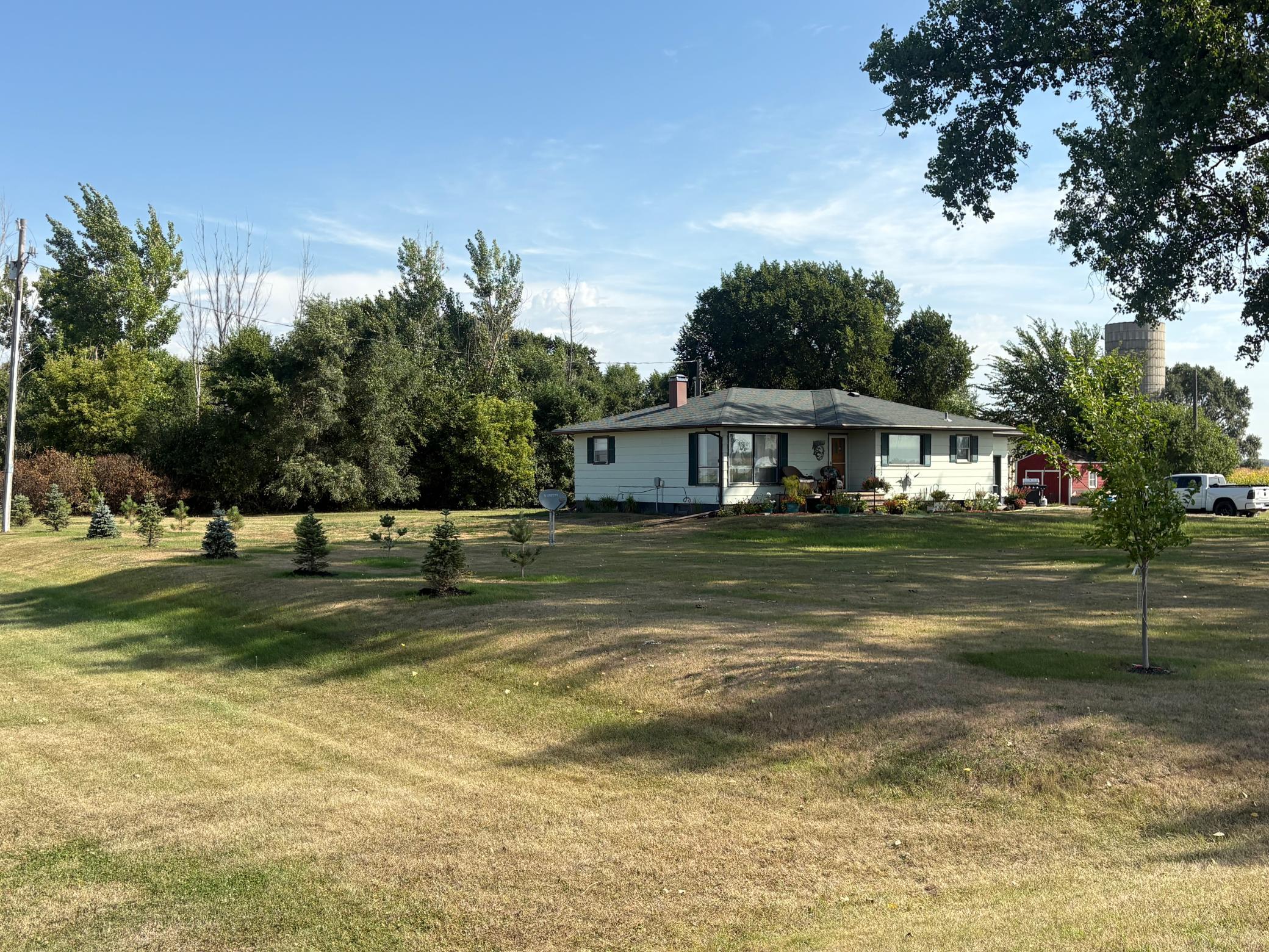 1965 single family home for sale at 7850 Hwy 18 Highway in Wyndmere, ND — 3 bed, 2 bath (photo 3 of 17)