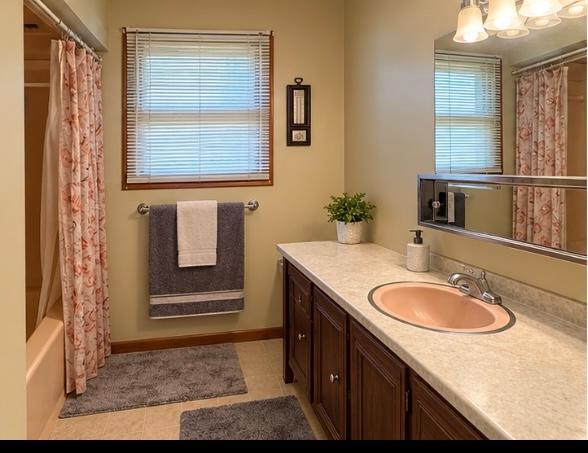 1965 single family home for sale at 7850 Hwy 18 Highway in Wyndmere, ND — 3 bed, 2 bath (photo 8 of 17)