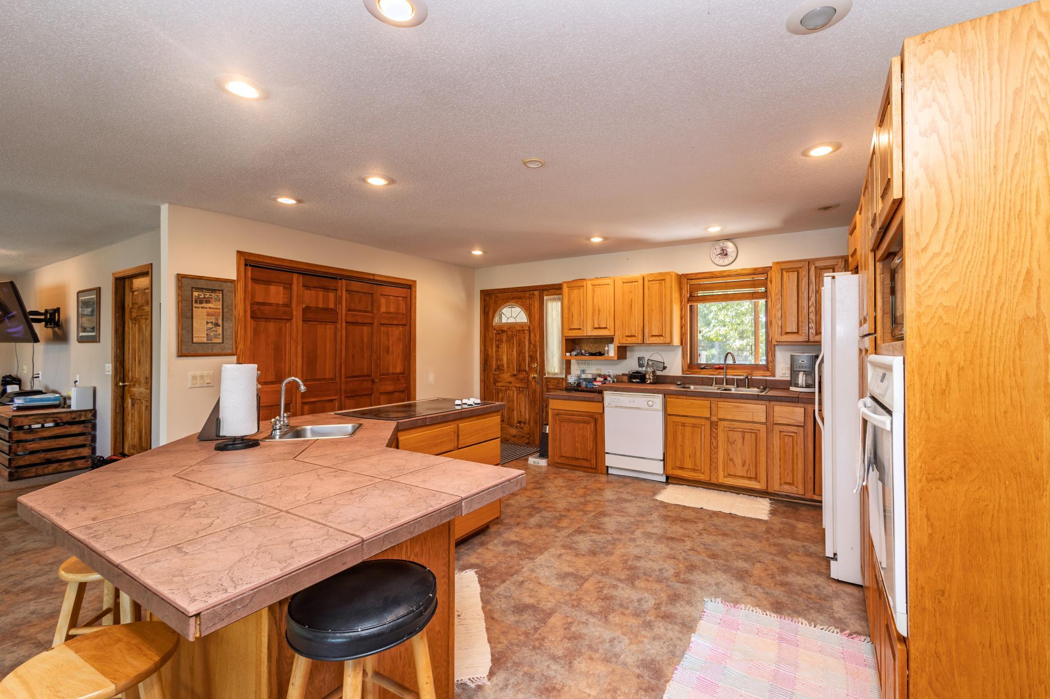 1969 single family home for sale at 691 Brophy Shores Road NW in Alexandria, MN — 4 bed, 2 bath (photo 9 of 44)