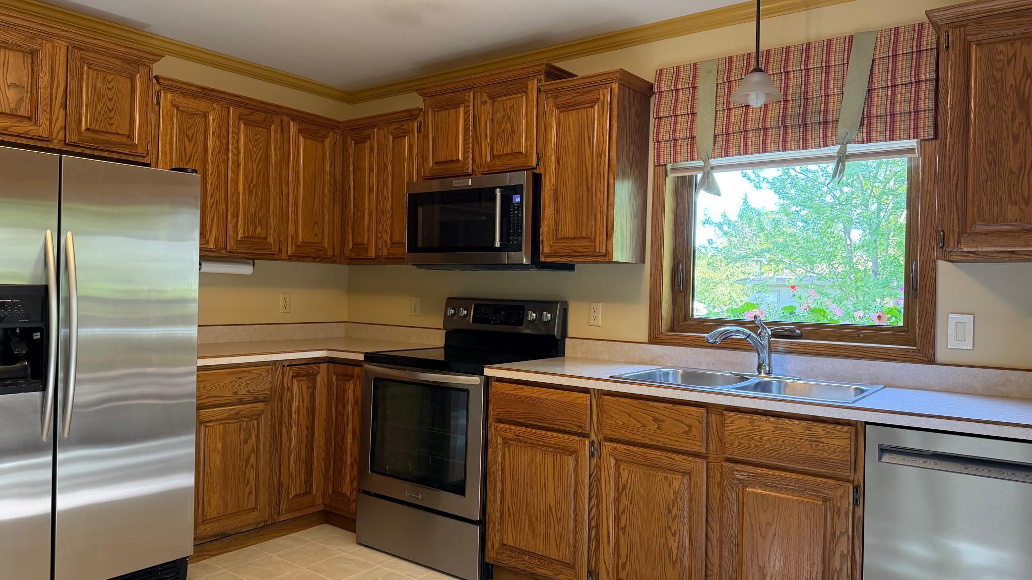 1960 single family home for sale at 819 S Martin Street in Fergus Falls, MN — 3 bed, 2 bath (photo 16 of 60)