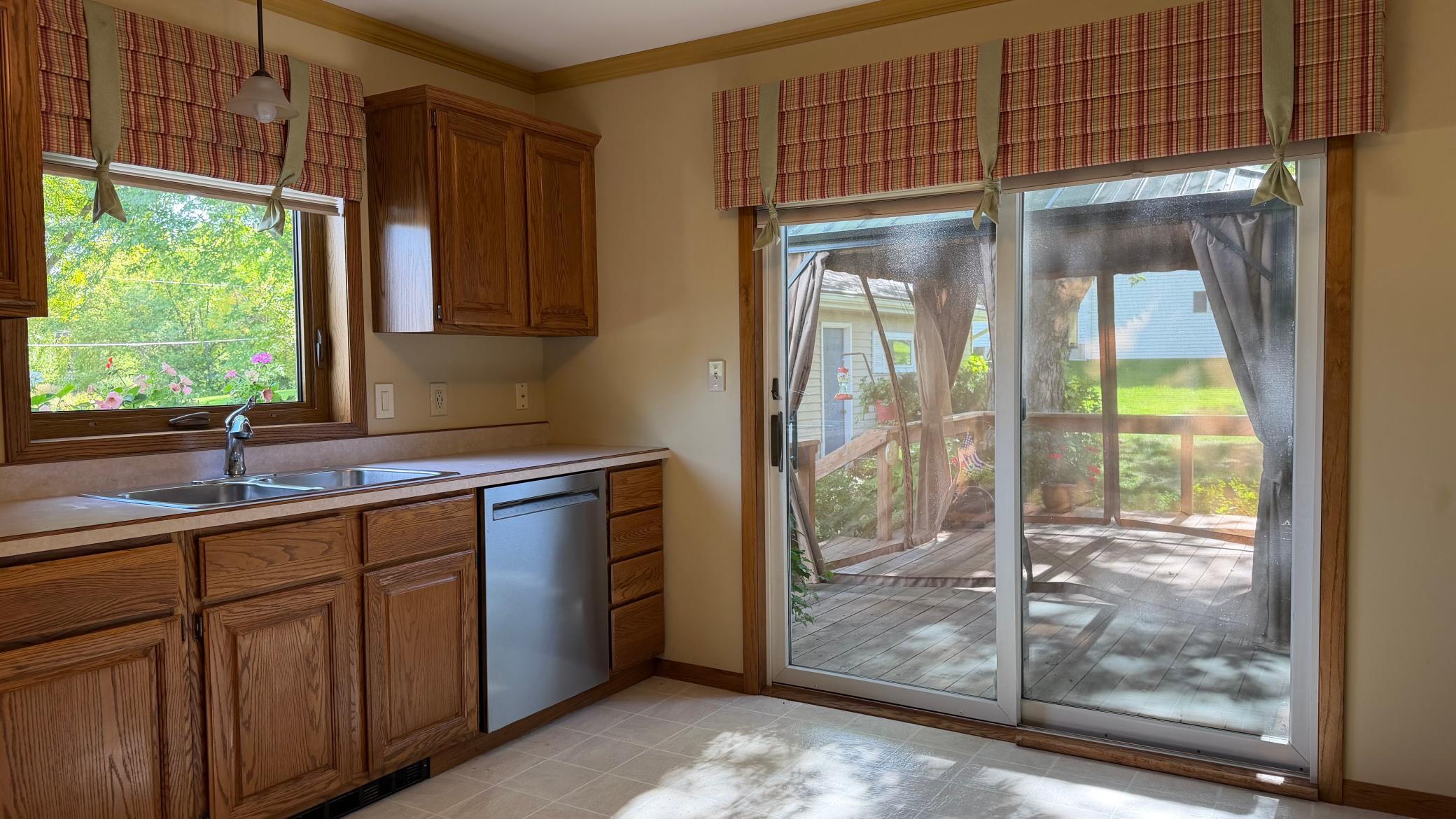 1960 single family home for sale at 819 S Martin Street in Fergus Falls, MN — 3 bed, 2 bath (photo 18 of 60)