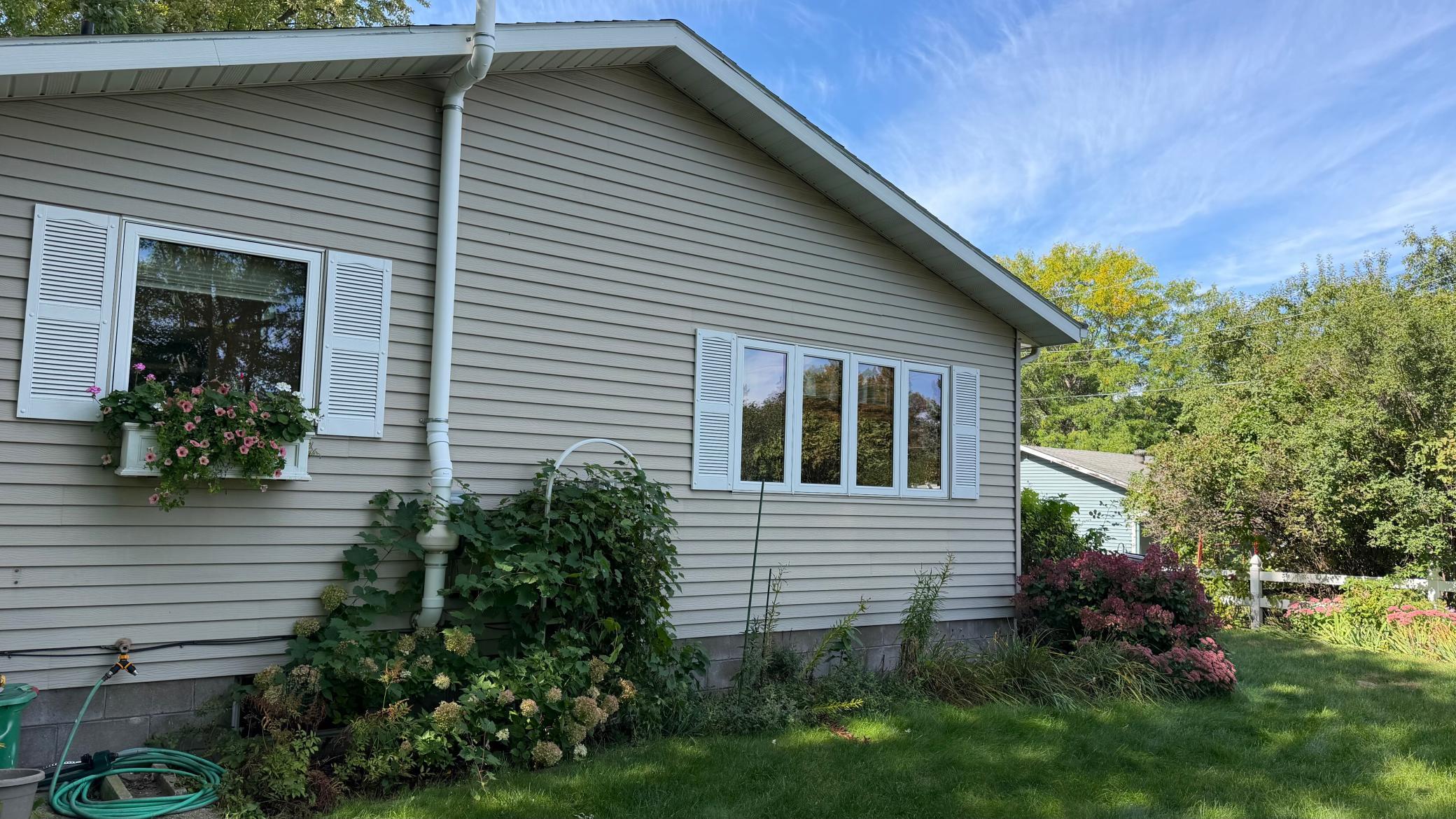 1960 single family home for sale at 819 S Martin Street in Fergus Falls, MN — 3 bed, 2 bath (photo 4 of 60)
