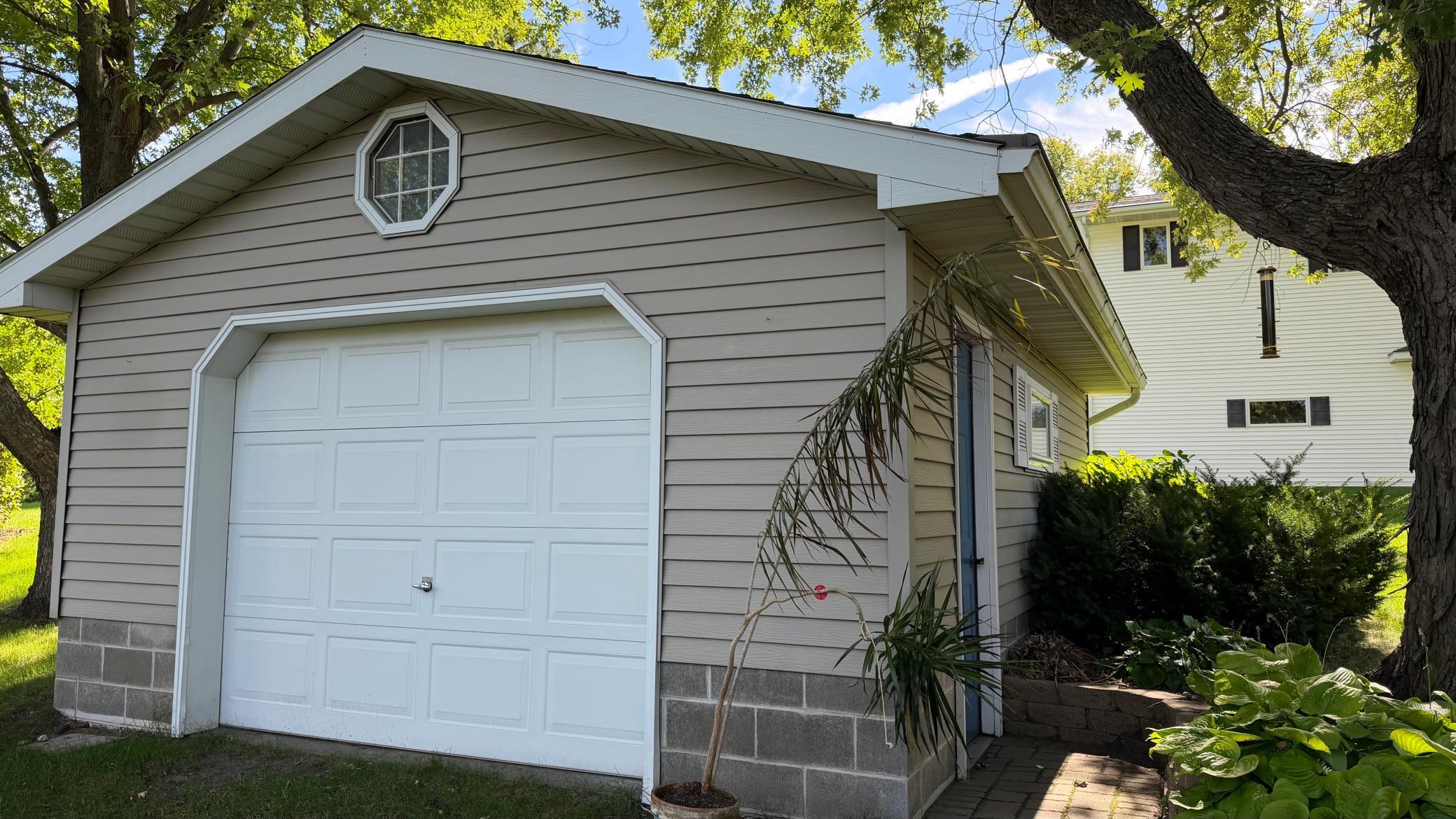 1960 single family home for sale at 819 S Martin Street in Fergus Falls, MN — 3 bed, 2 bath (photo 53 of 60)