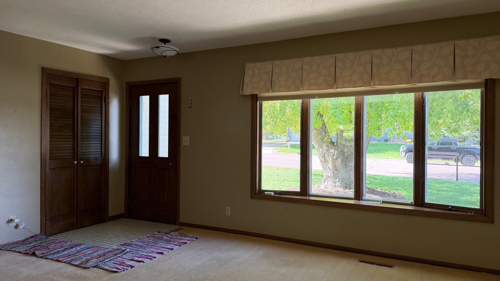 1960 single family home for sale at 819 S Martin Street in Fergus Falls, MN — 3 bed, 2 bath (photo 8 of 60)