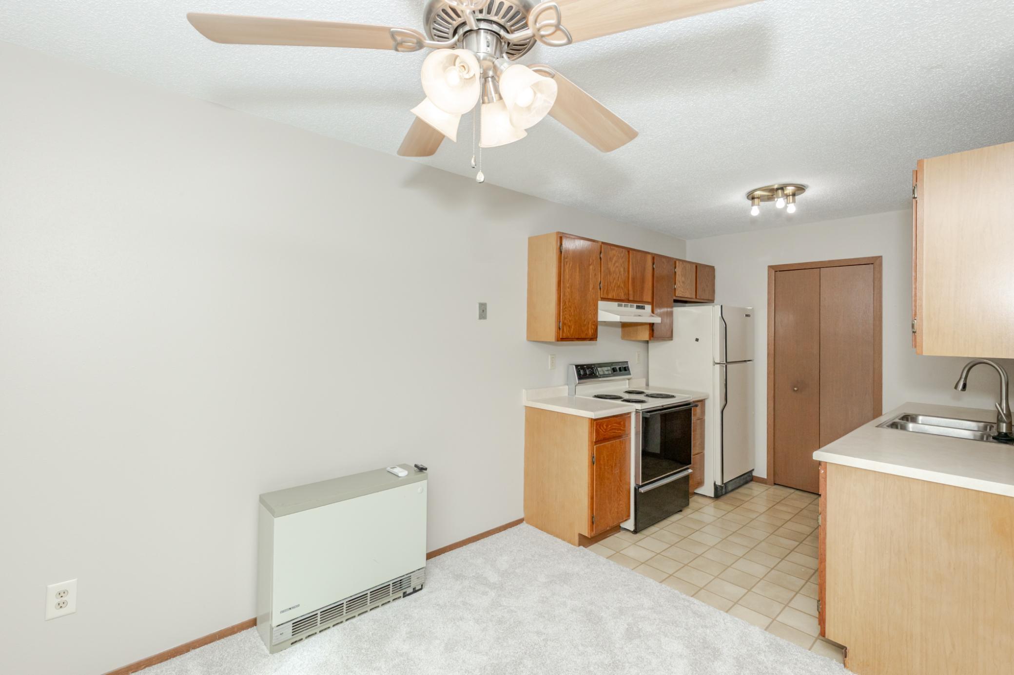 1985 twin home for sale at 1626 34 1/2 Avenue S in Fargo, ND — 4 bed, 2 bath (photo 11 of 41)