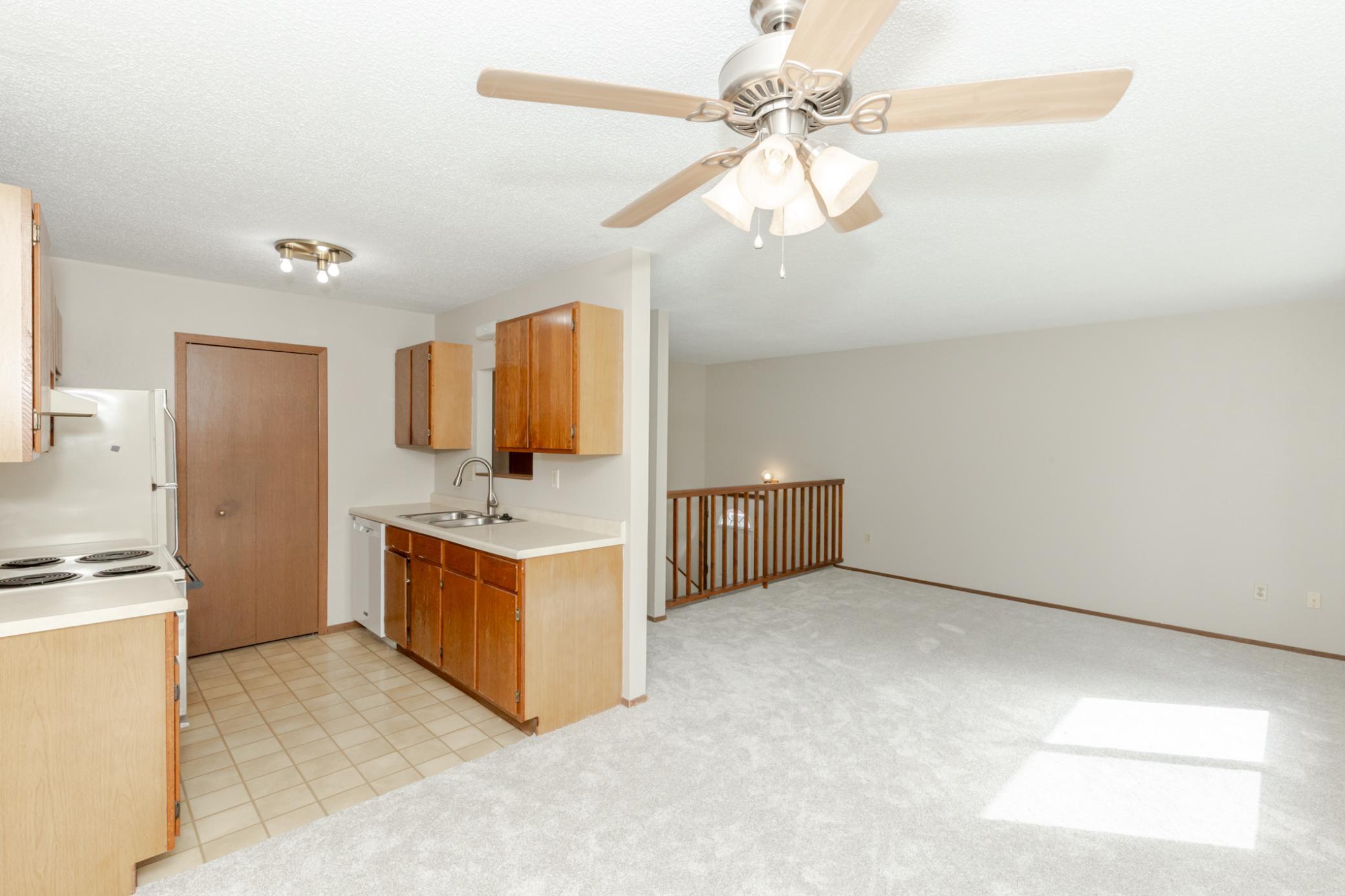 1985 twin home for sale at 1626 34 1/2 Avenue S in Fargo, ND — 4 bed, 2 bath (photo 15 of 41)