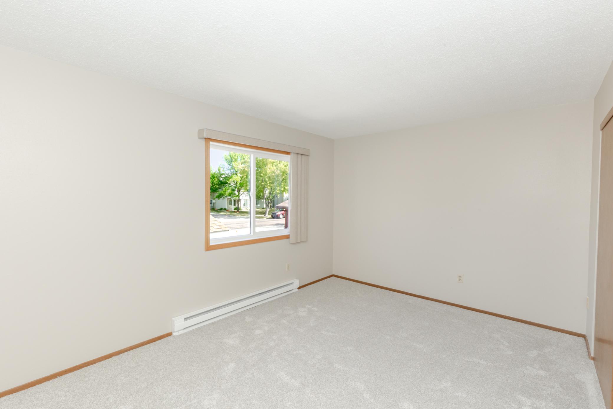 1985 twin home for sale at 1626 34 1/2 Avenue S in Fargo, ND — 4 bed, 2 bath (photo 17 of 41)