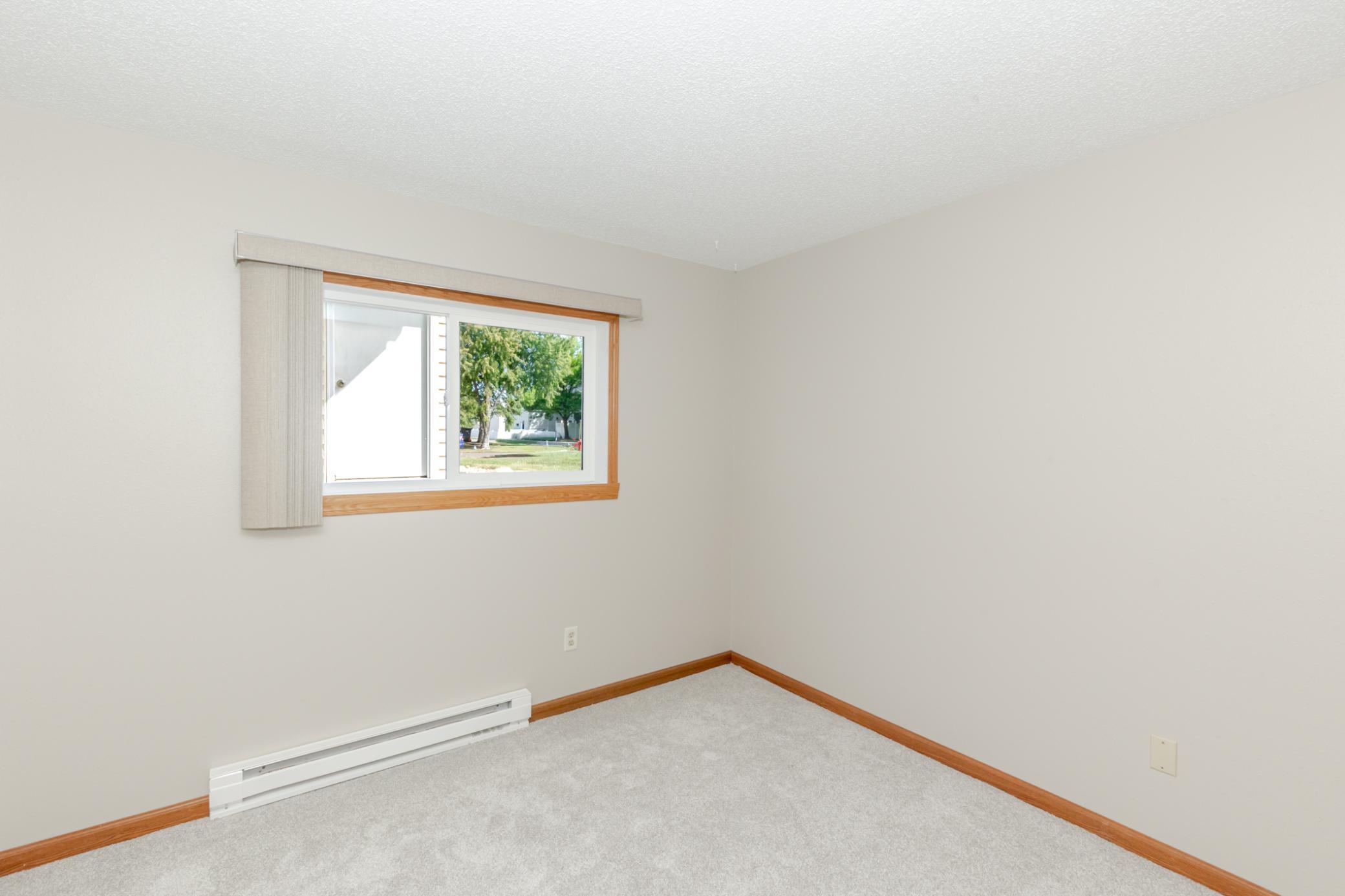 1985 twin home for sale at 1626 34 1/2 Avenue S in Fargo, ND — 4 bed, 2 bath (photo 27 of 41)