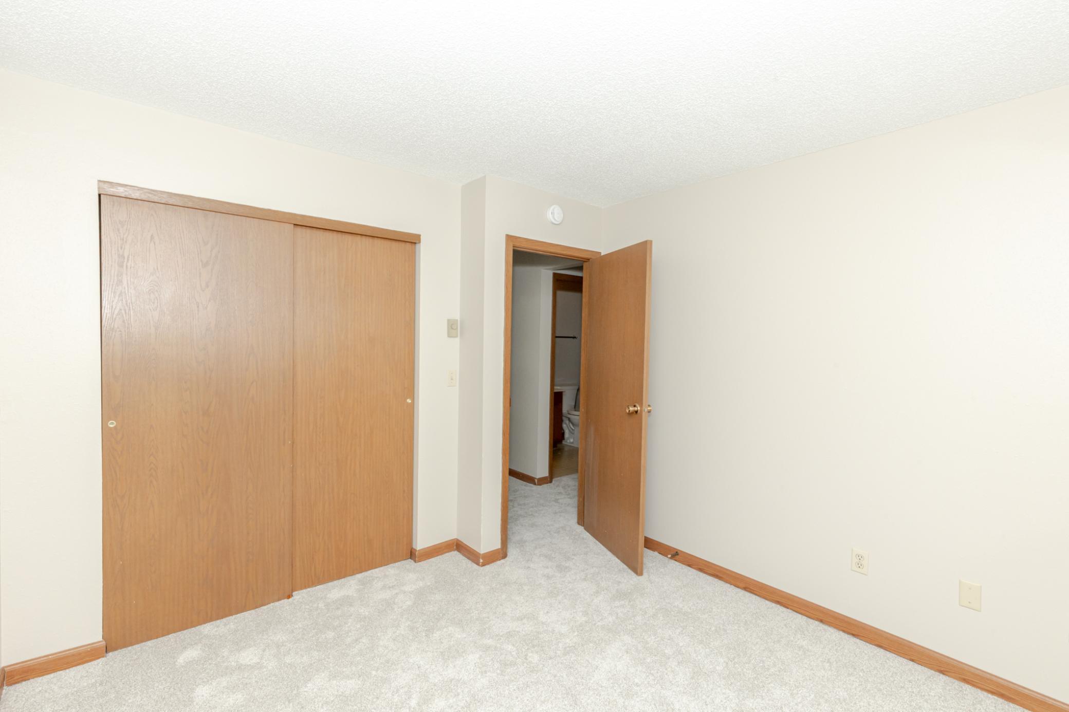 1985 twin home for sale at 1626 34 1/2 Avenue S in Fargo, ND — 4 bed, 2 bath (photo 28 of 41)