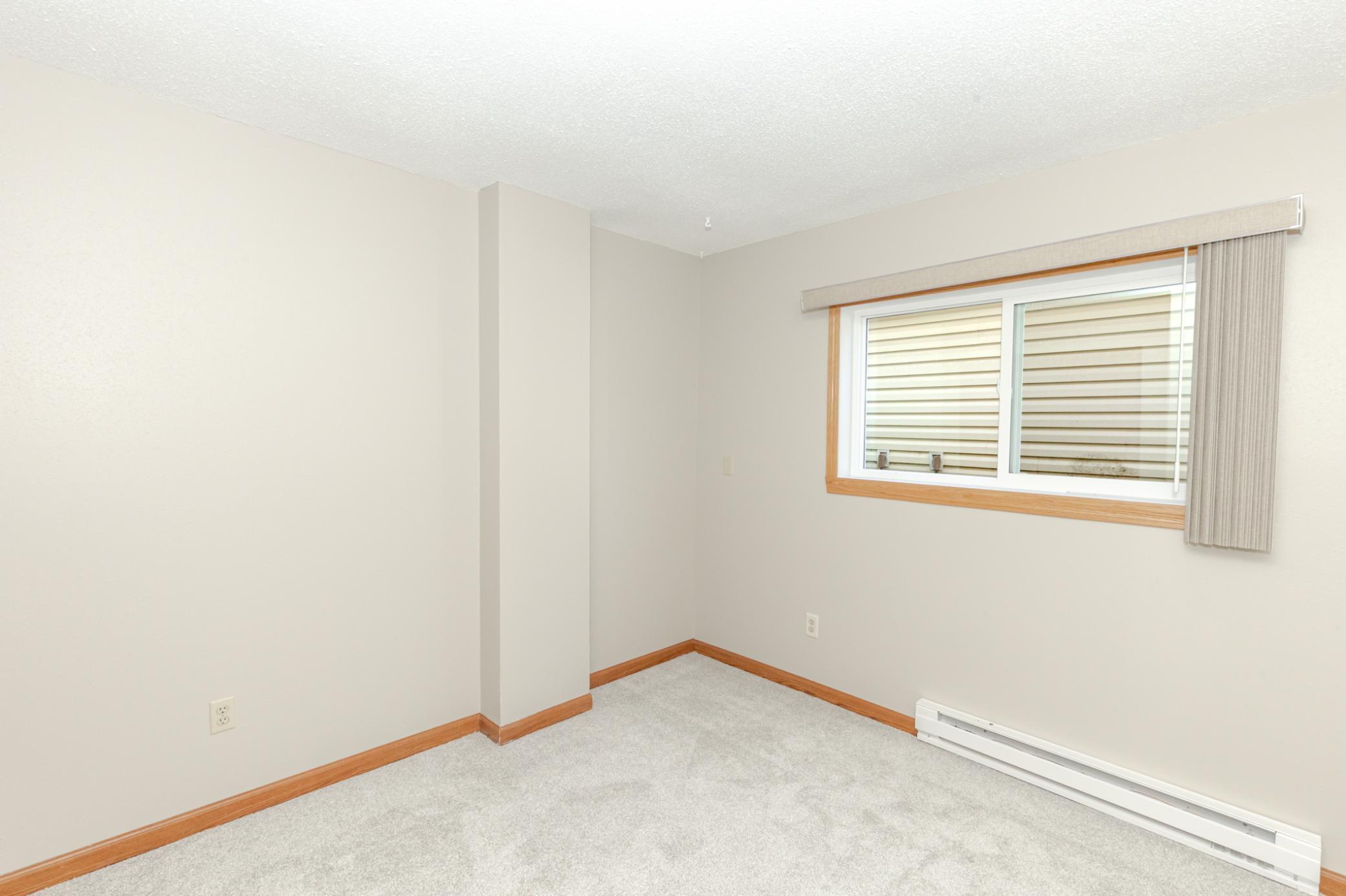 1985 twin home for sale at 1626 34 1/2 Avenue S in Fargo, ND — 4 bed, 2 bath (photo 29 of 41)