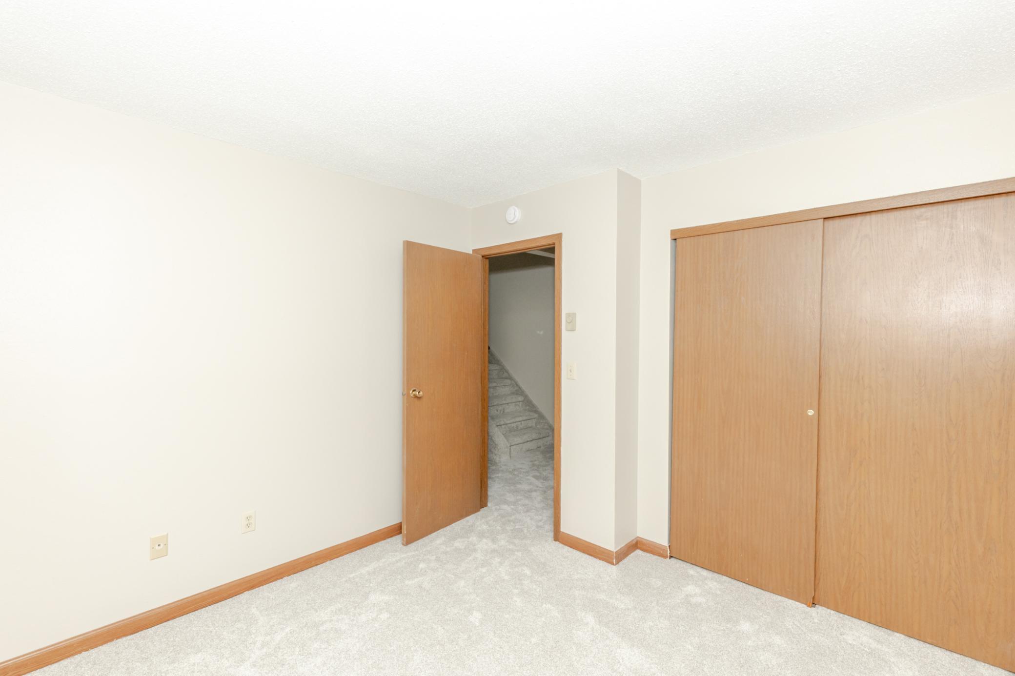 1985 twin home for sale at 1626 34 1/2 Avenue S in Fargo, ND — 4 bed, 2 bath (photo 30 of 41)