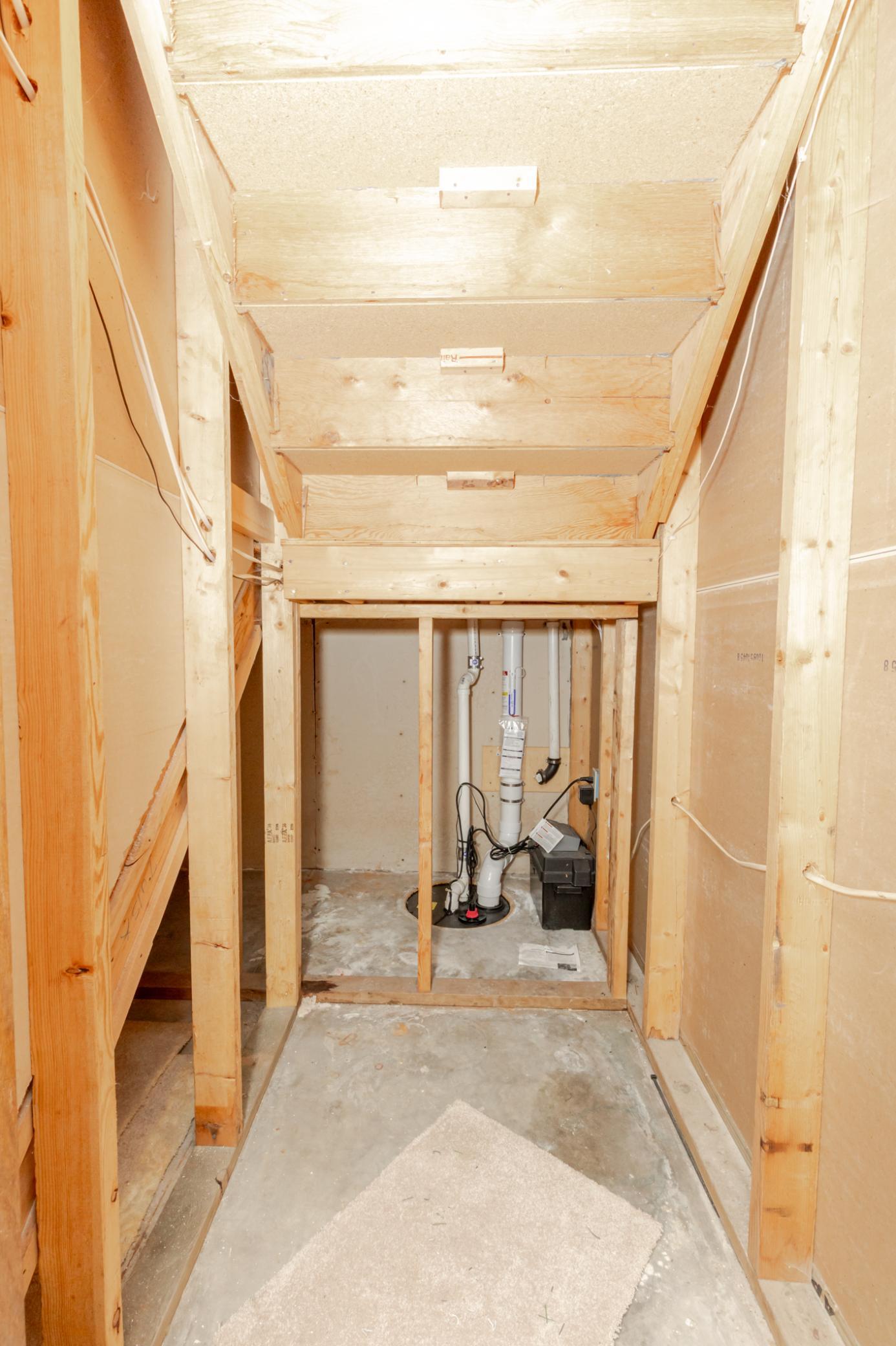 1985 twin home for sale at 1626 34 1/2 Avenue S in Fargo, ND — 4 bed, 2 bath (photo 33 of 41)