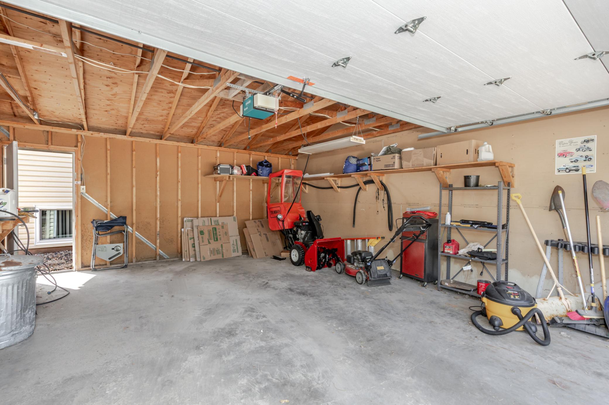 1985 twin home for sale at 1626 34 1/2 Avenue S in Fargo, ND — 4 bed, 2 bath (photo 34 of 41)