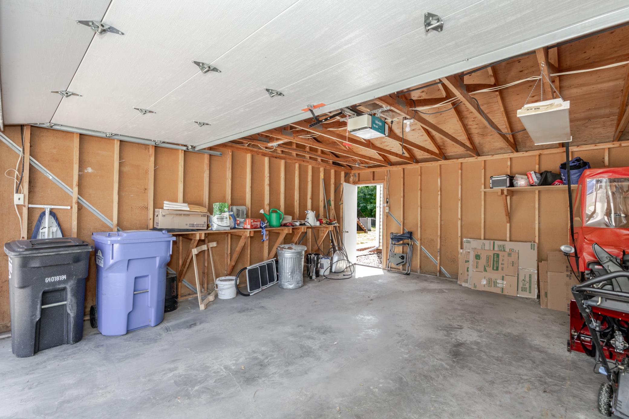 1985 twin home for sale at 1626 34 1/2 Avenue S in Fargo, ND — 4 bed, 2 bath (photo 35 of 41)