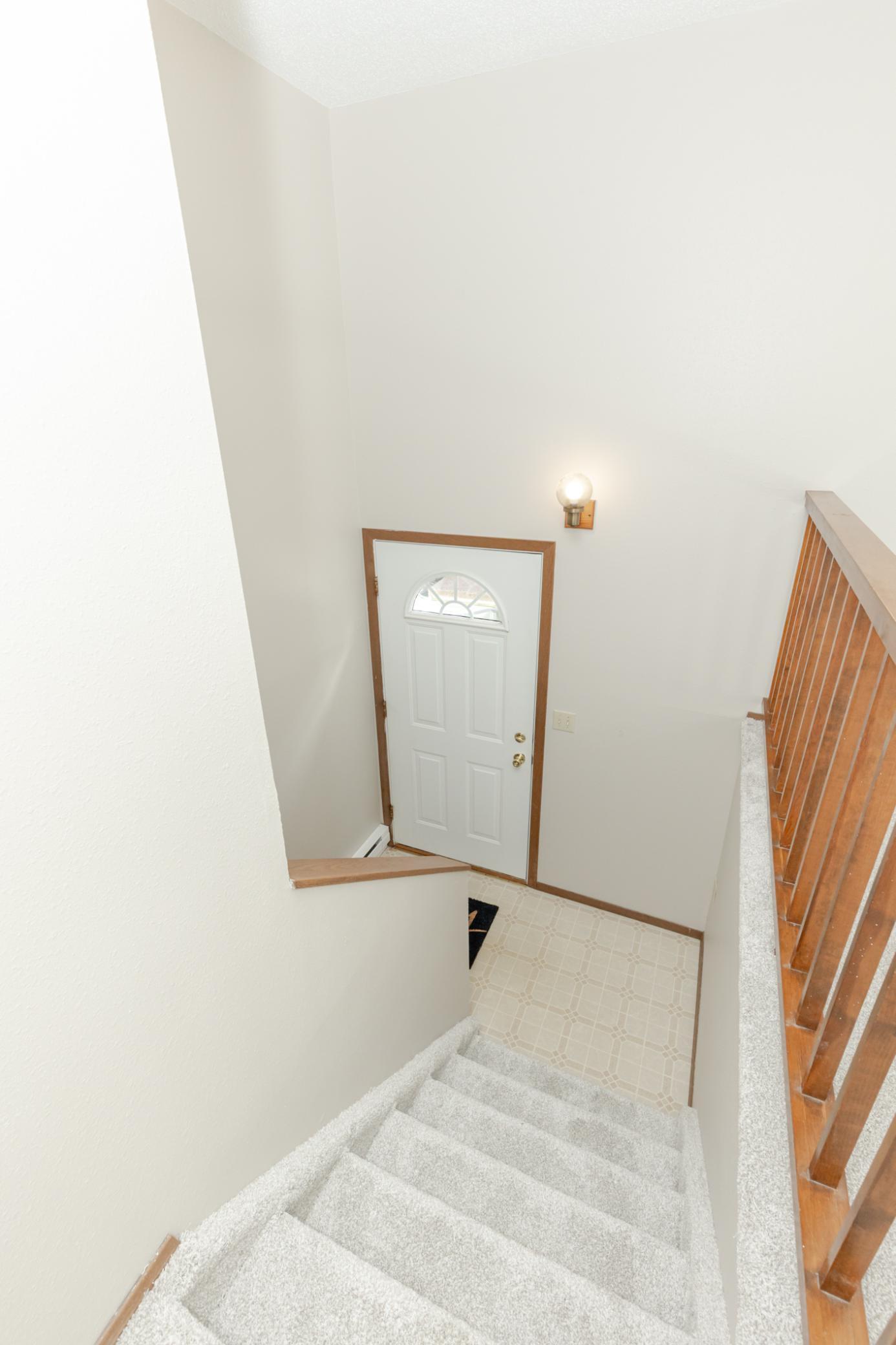 1985 twin home for sale at 1626 34 1/2 Avenue S in Fargo, ND — 4 bed, 2 bath (photo 6 of 41)