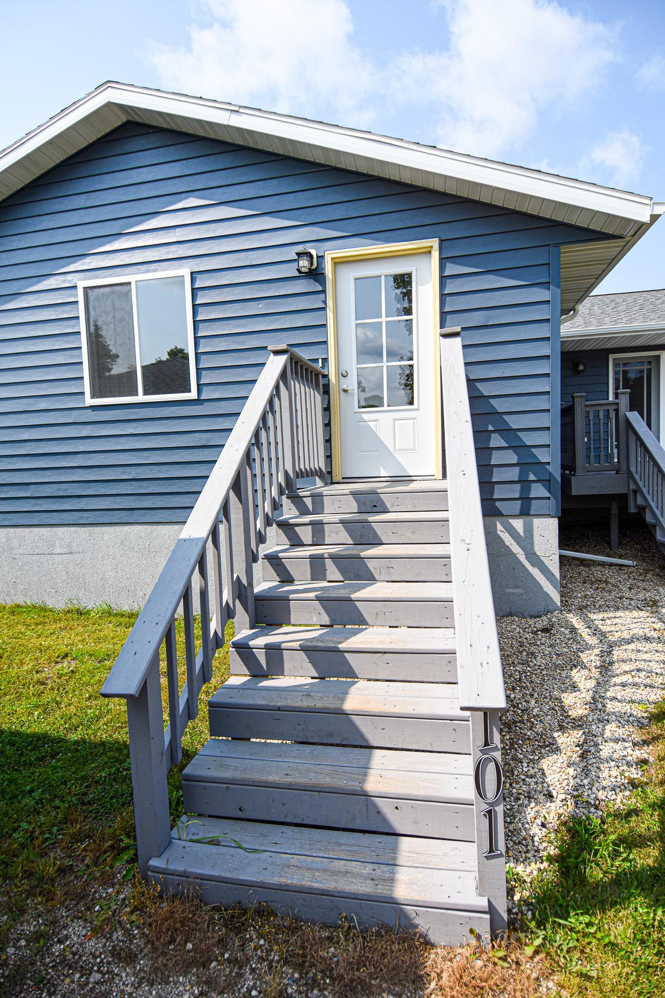 1980 single family home for sale at 101 Kittson St in Viking, MN — 4 bed, 4 bath (photo 4 of 55)