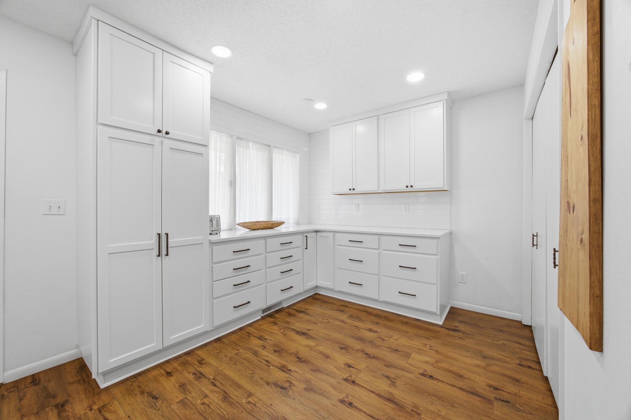 1973 single family home for sale at 1301 ELM Street N in Fargo, ND — 4 bed, 3 bath (photo 15 of 53)