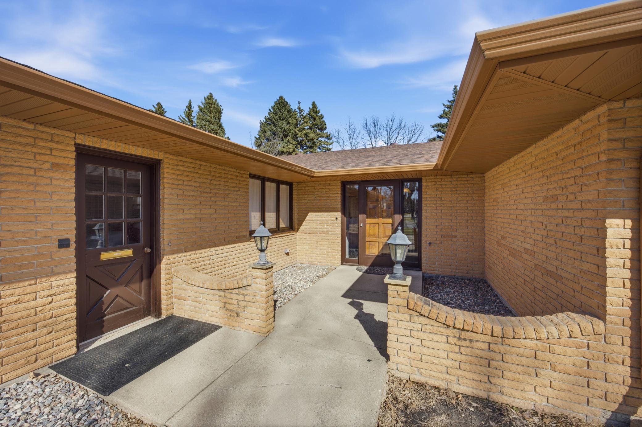 1973 single family home for sale at 1301 ELM Street N in Fargo, ND — 4 bed, 3 bath (photo 3 of 53)