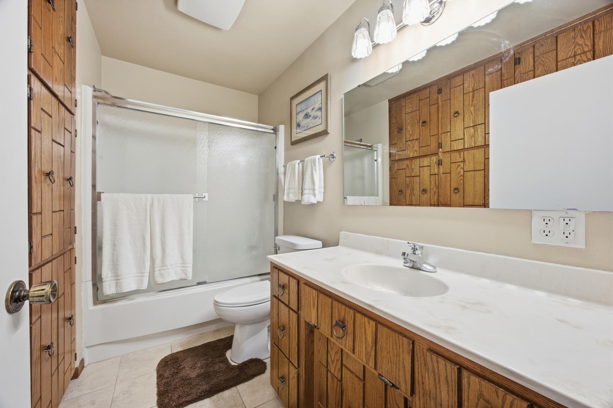 1973 single family home for sale at 1301 ELM Street N in Fargo, ND — 4 bed, 3 bath (photo 37 of 53)