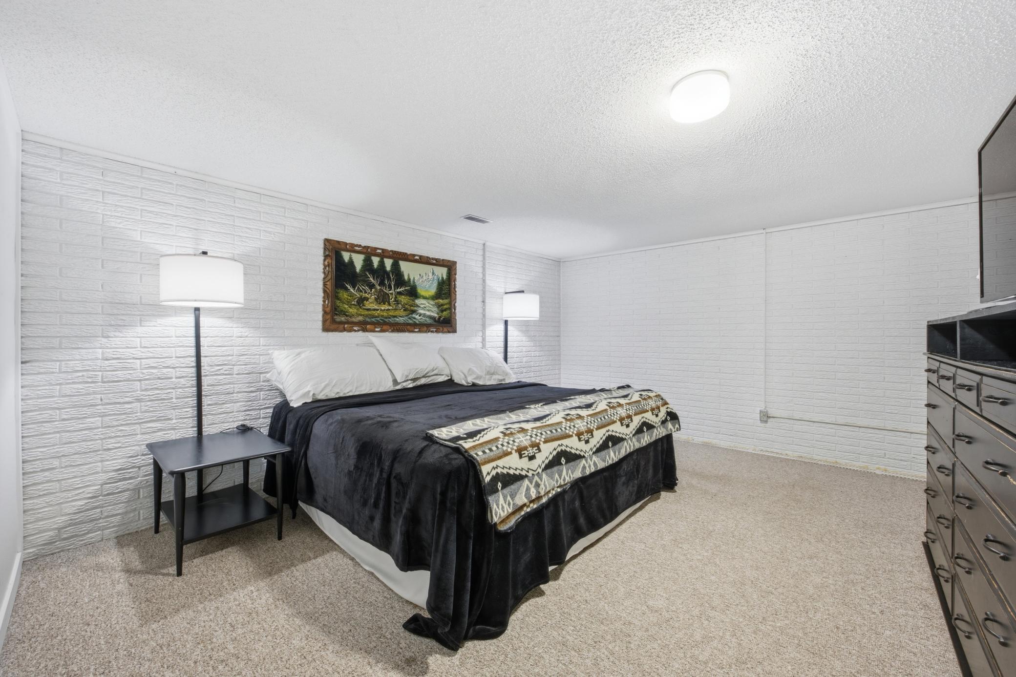 1973 single family home for sale at 1301 ELM Street N in Fargo, ND — 4 bed, 3 bath (photo 40 of 53)