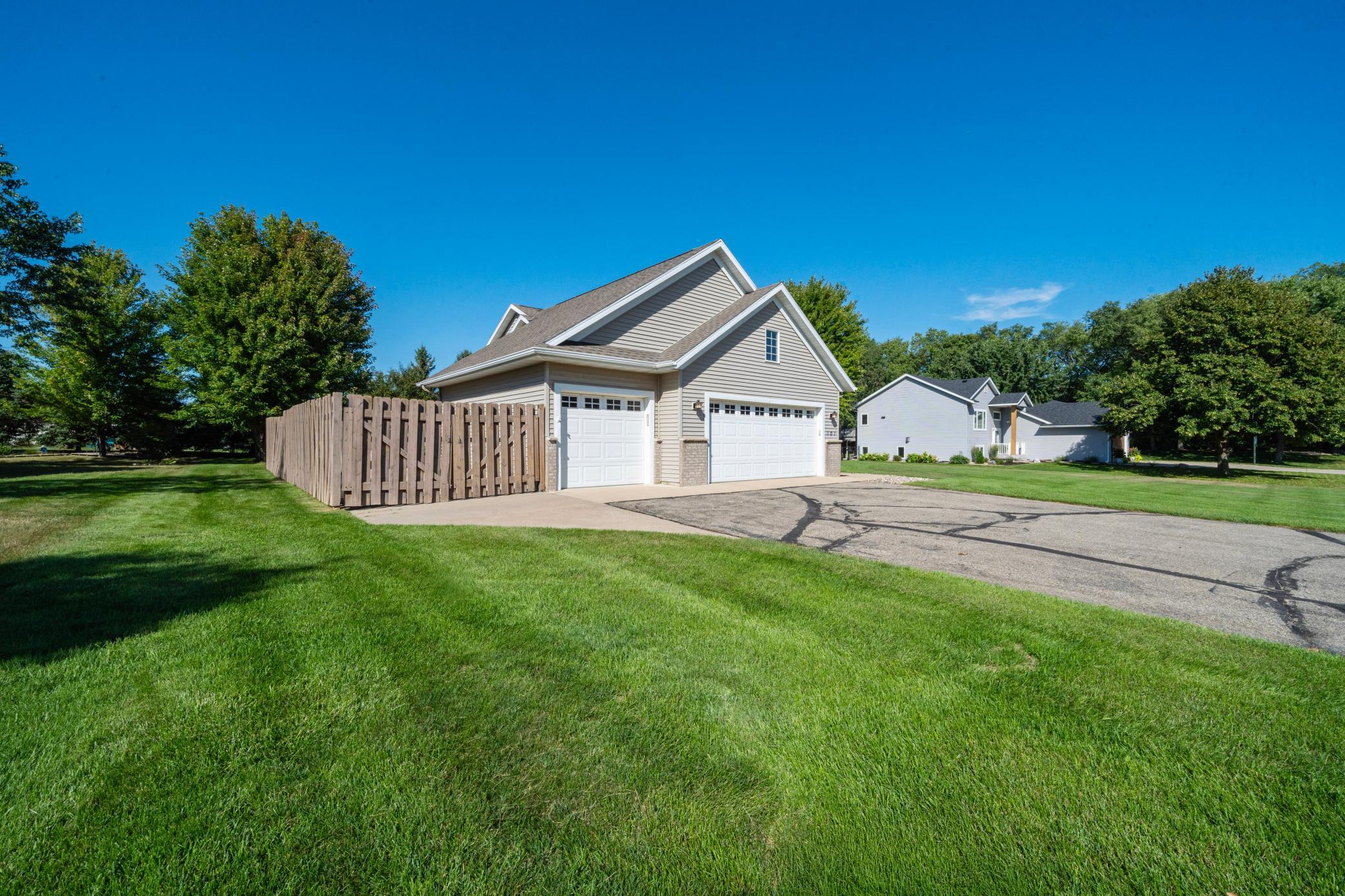 2001 single family home for sale at 101 Glenn Road NW in Alexandria, MN — 4 bed, 2 bath (photo 2 of 13)